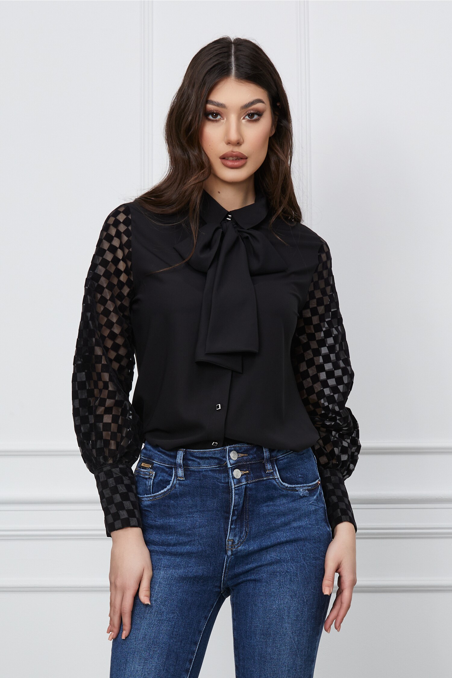camasa-teodara-neagra-cu-maneci-din-organza-si-catifea-1264087-1023427-4