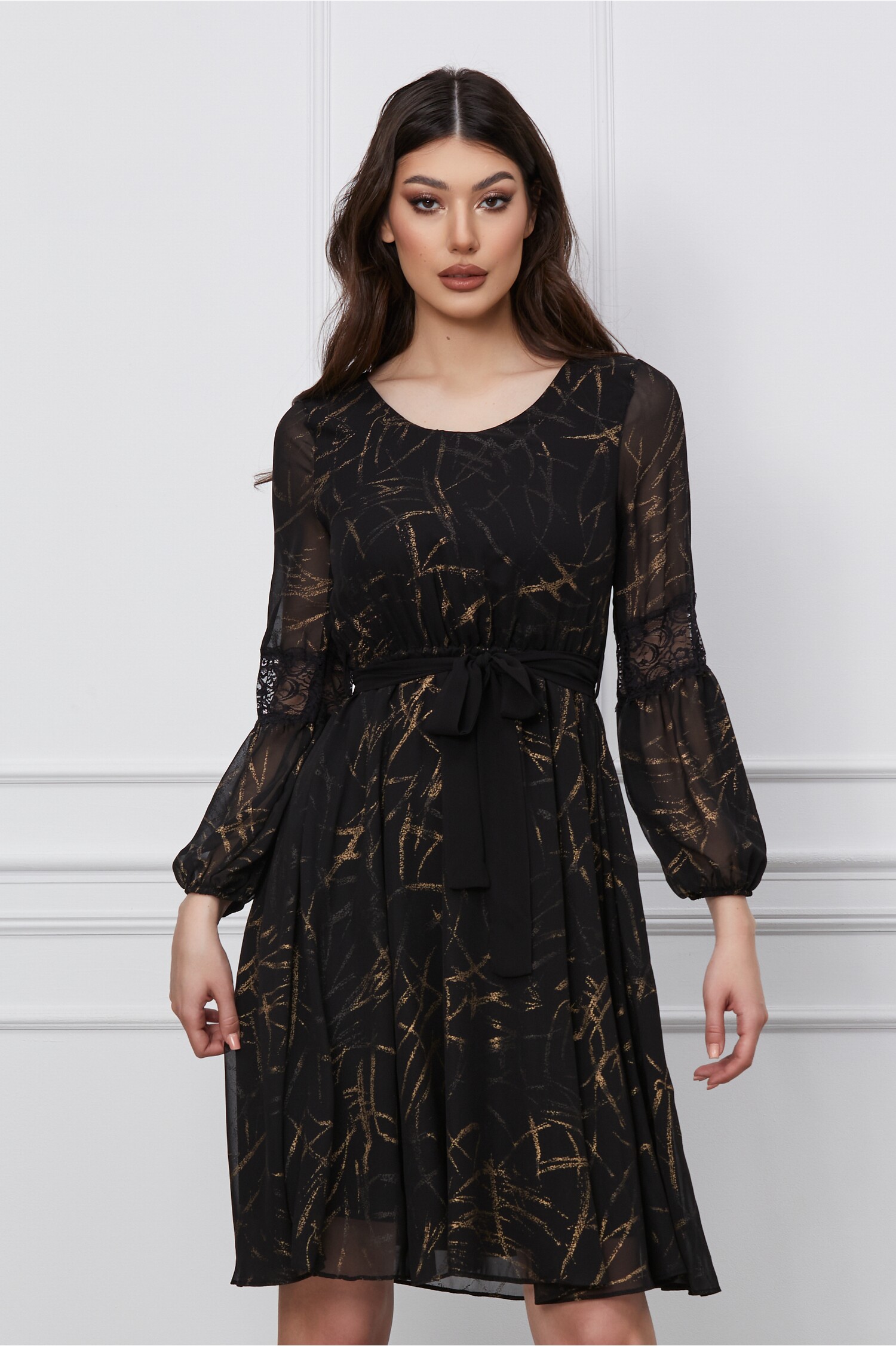 rochie-dina-neagra-cu-imprimeuri-aurii-si-dantela-pe-maneci-1264030-1023532-4