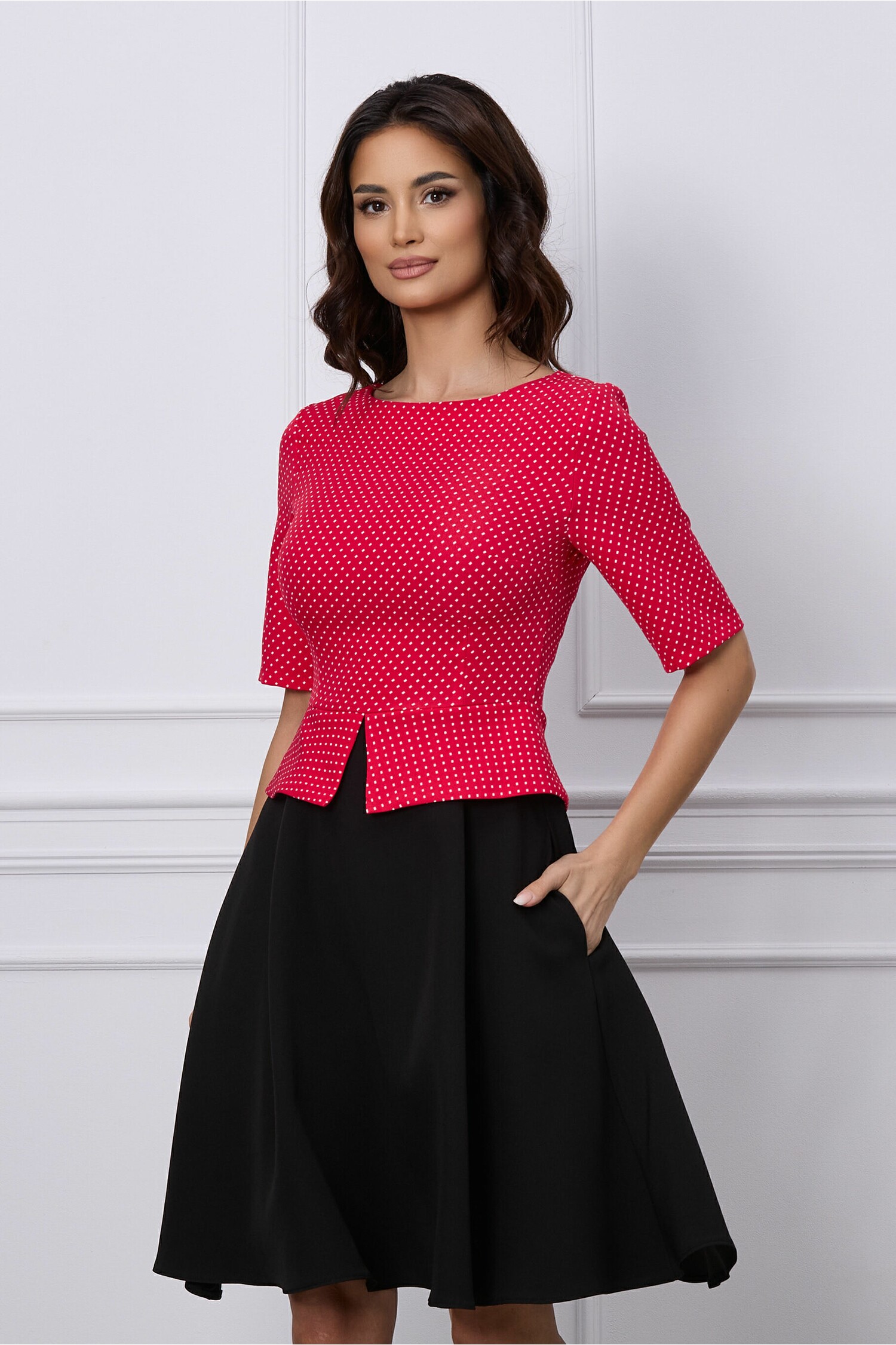 rochie-mimi-neagra-cu-bust-rosu-si-peplum-in-talie-1264321-1025395-4