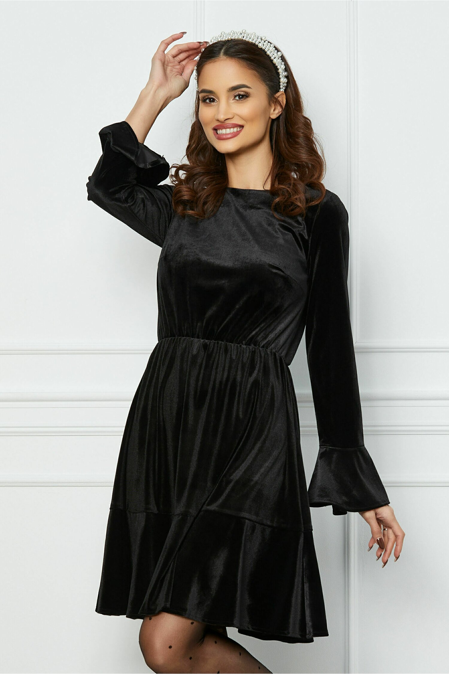 rochie-moze-clos-neagra-cu-volan-la-baza-1120425-906306-4
