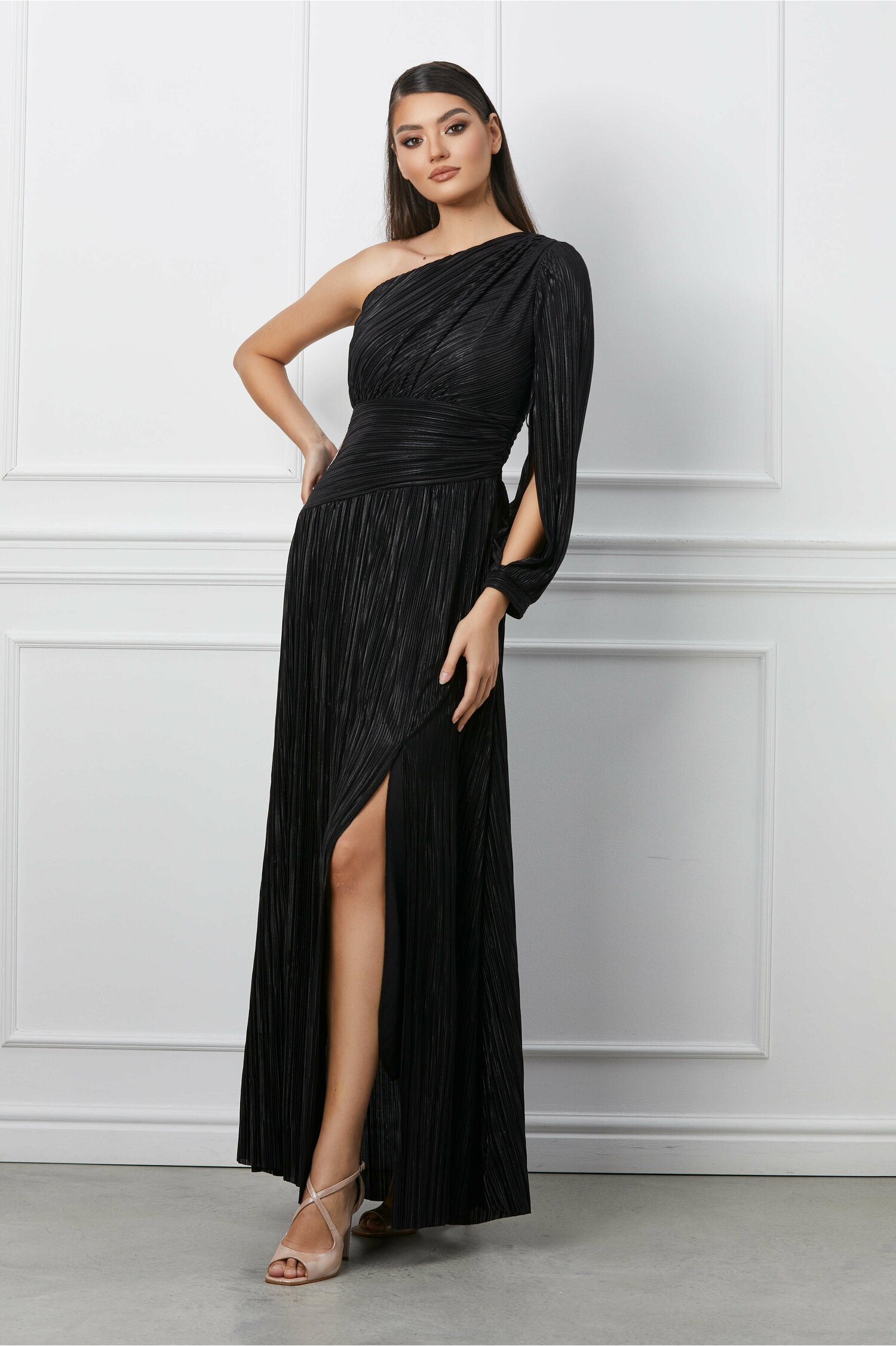rochie-moze-lunga-cu-un-umar-gol-si-crepeu-maxi-1224972-990198-4