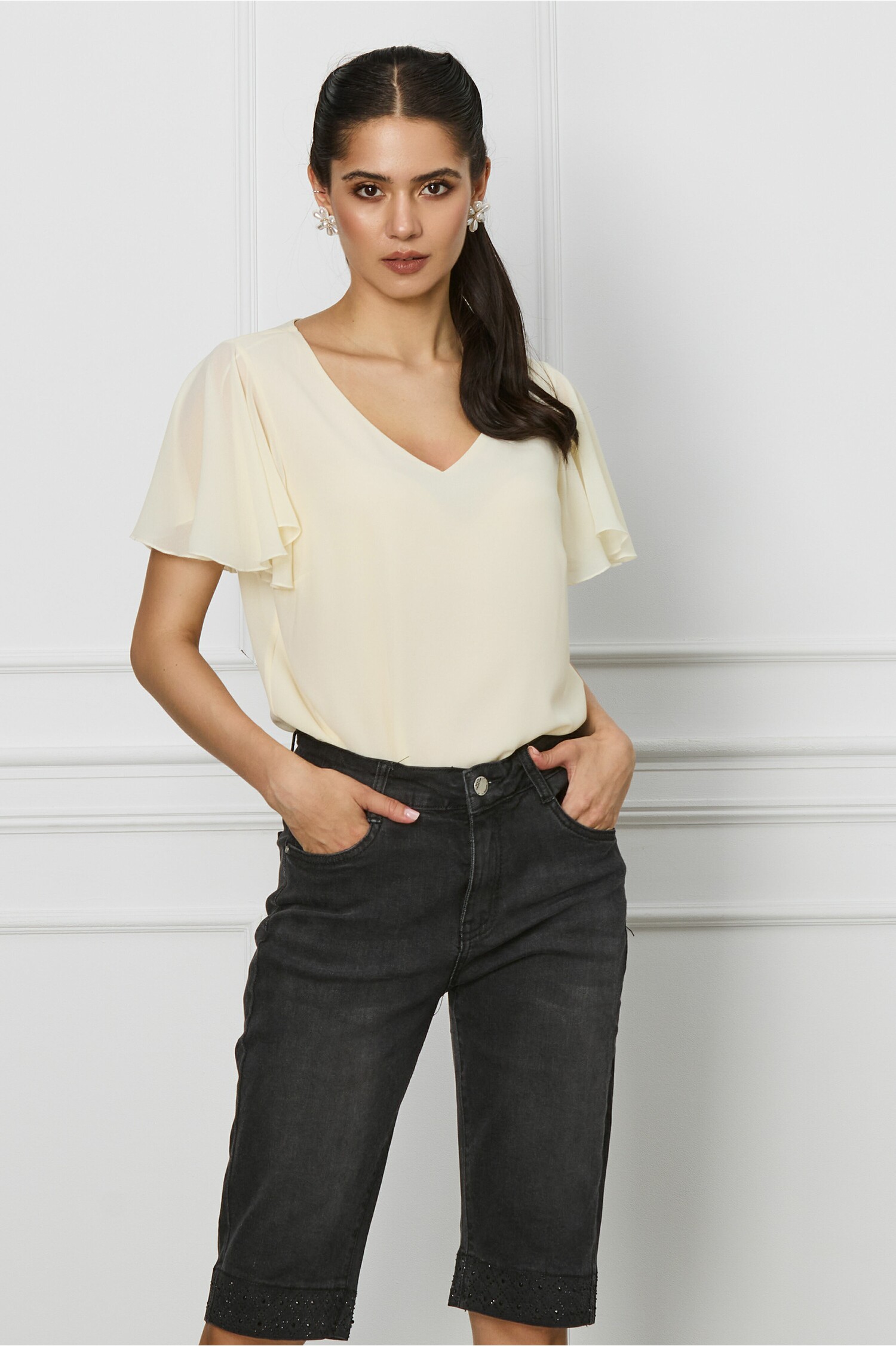 blugi-mimi-scurti-negri-cu-strasuri-la-baza-1305401-1057448-4