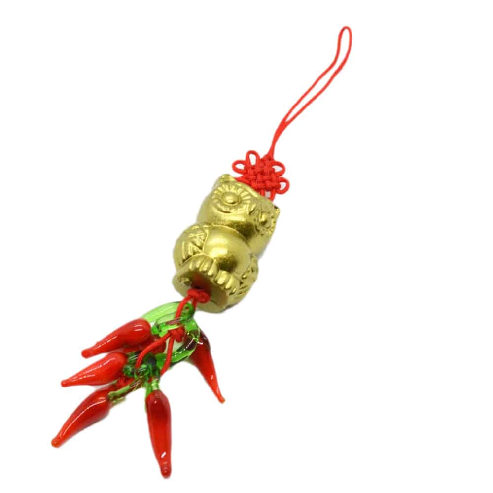 Amuleta-cu-bufnita-si-ardei-rosii-remediu-Feng-Shui-2