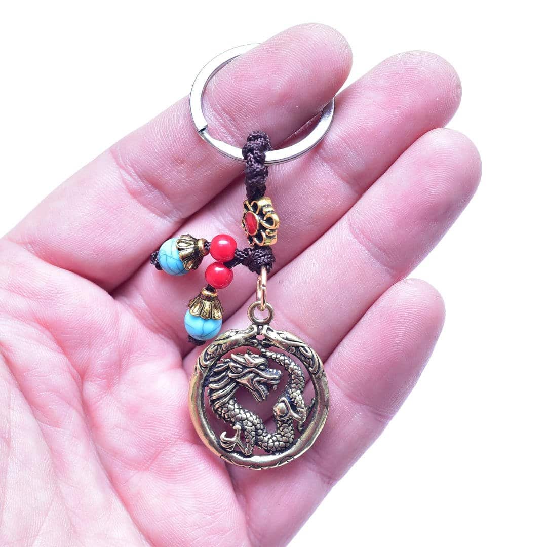 Amuleta-cu-dragon-si-nod-mistic-2024-2