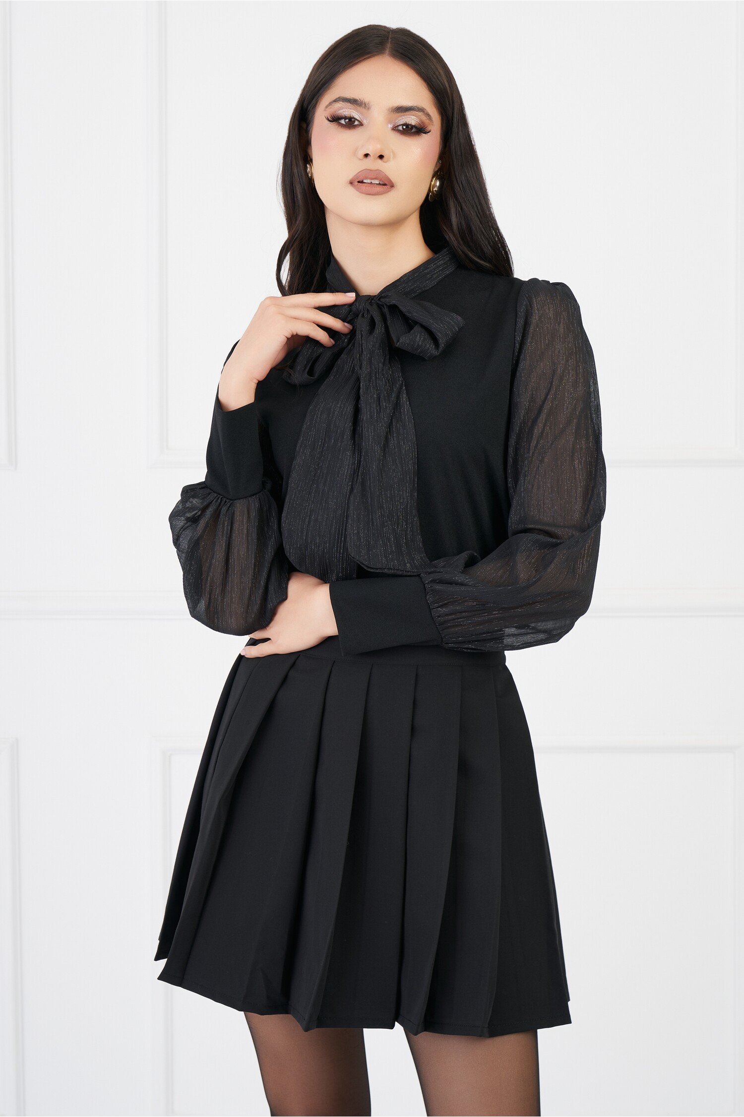 bluza-antonia-neagra-cu-maneci-din-voal-cu-insertii-din-fir-lurex-1330403-1077818-4