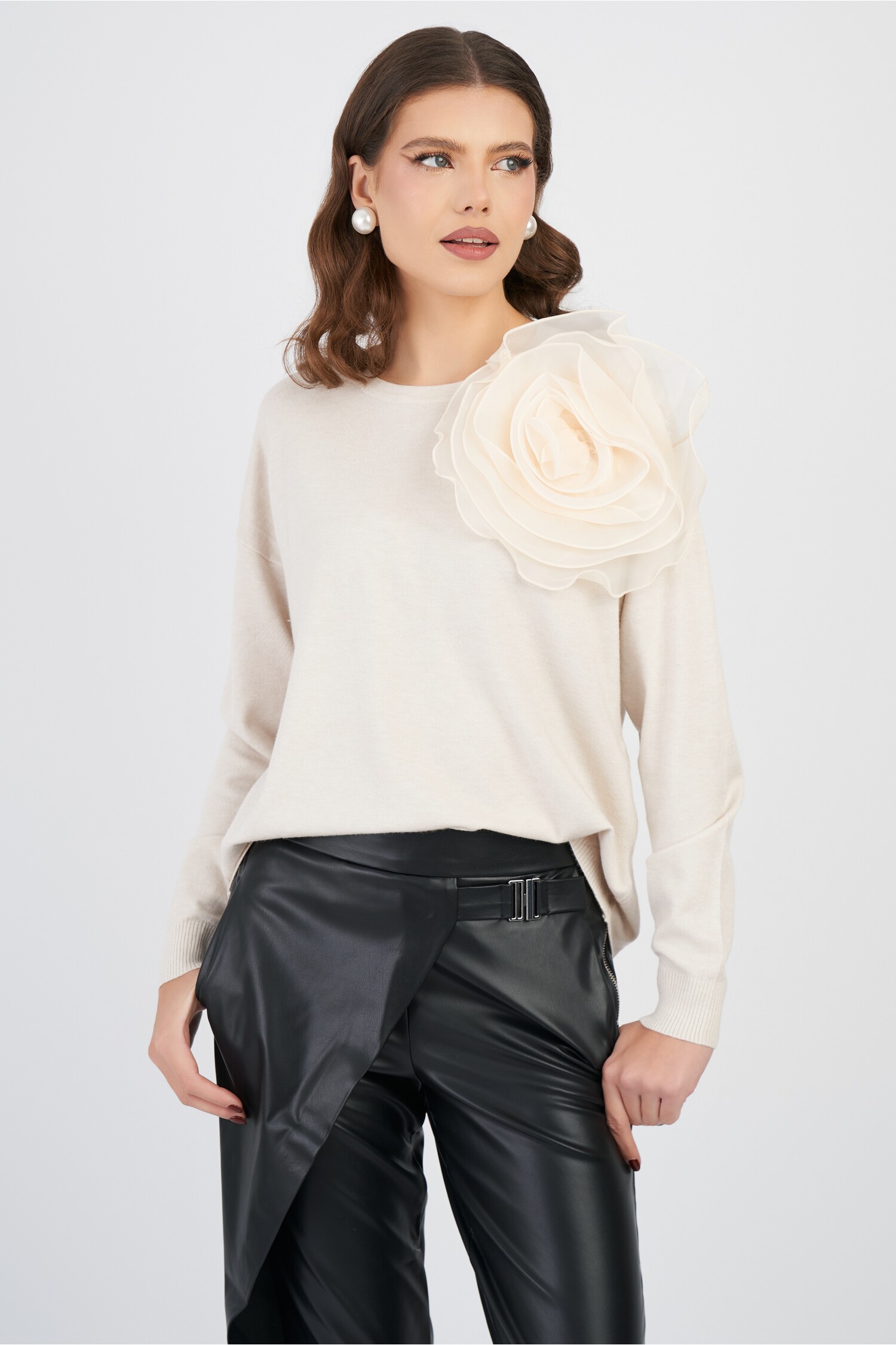 bluza-bej-decolteu-rotund-floare-maxi-1327394-1075874-4