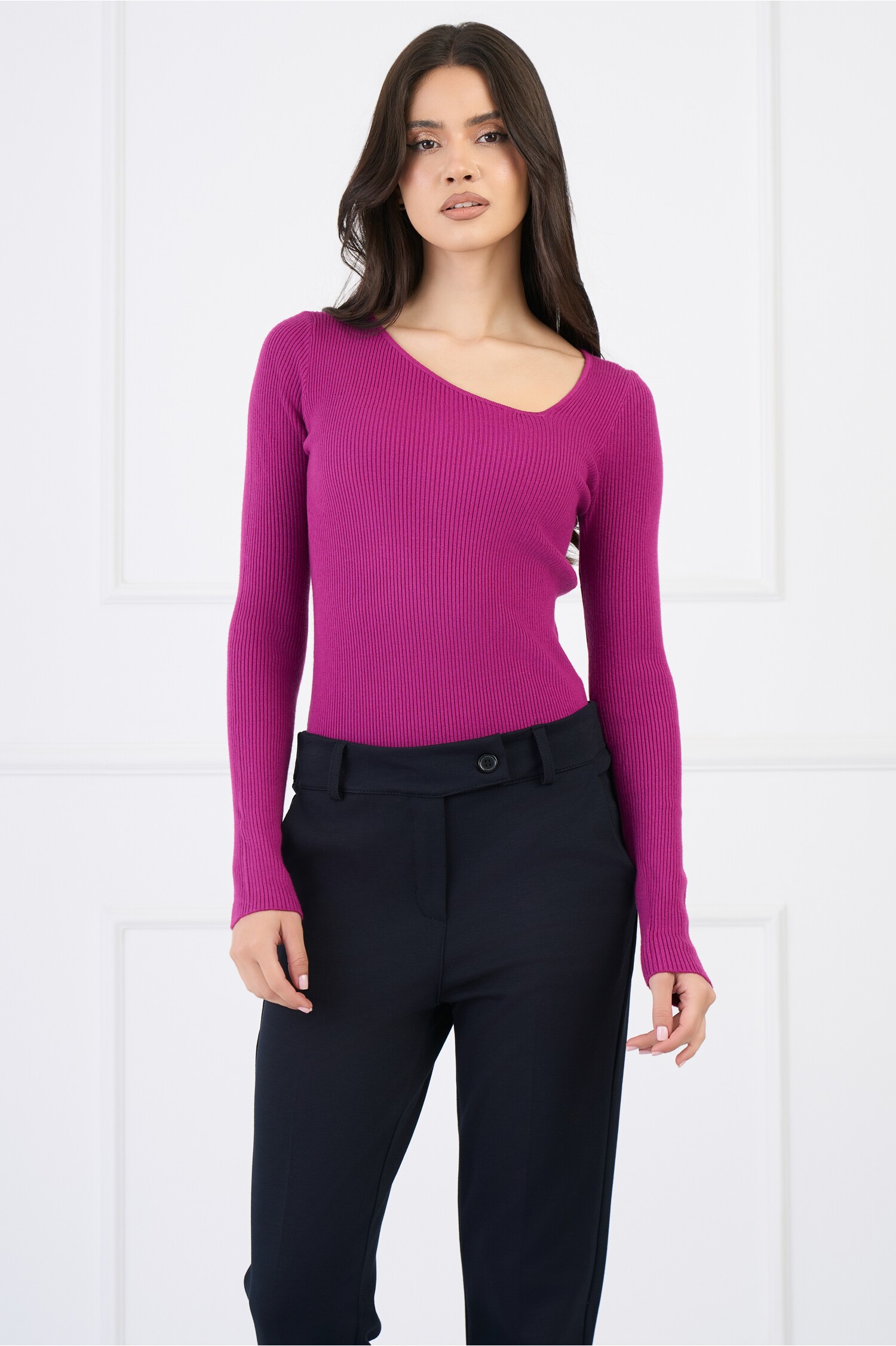 bluza-casual-din-tricot-reiat-magenta-cu-decolteu-in-colt-1331924-1084541-4