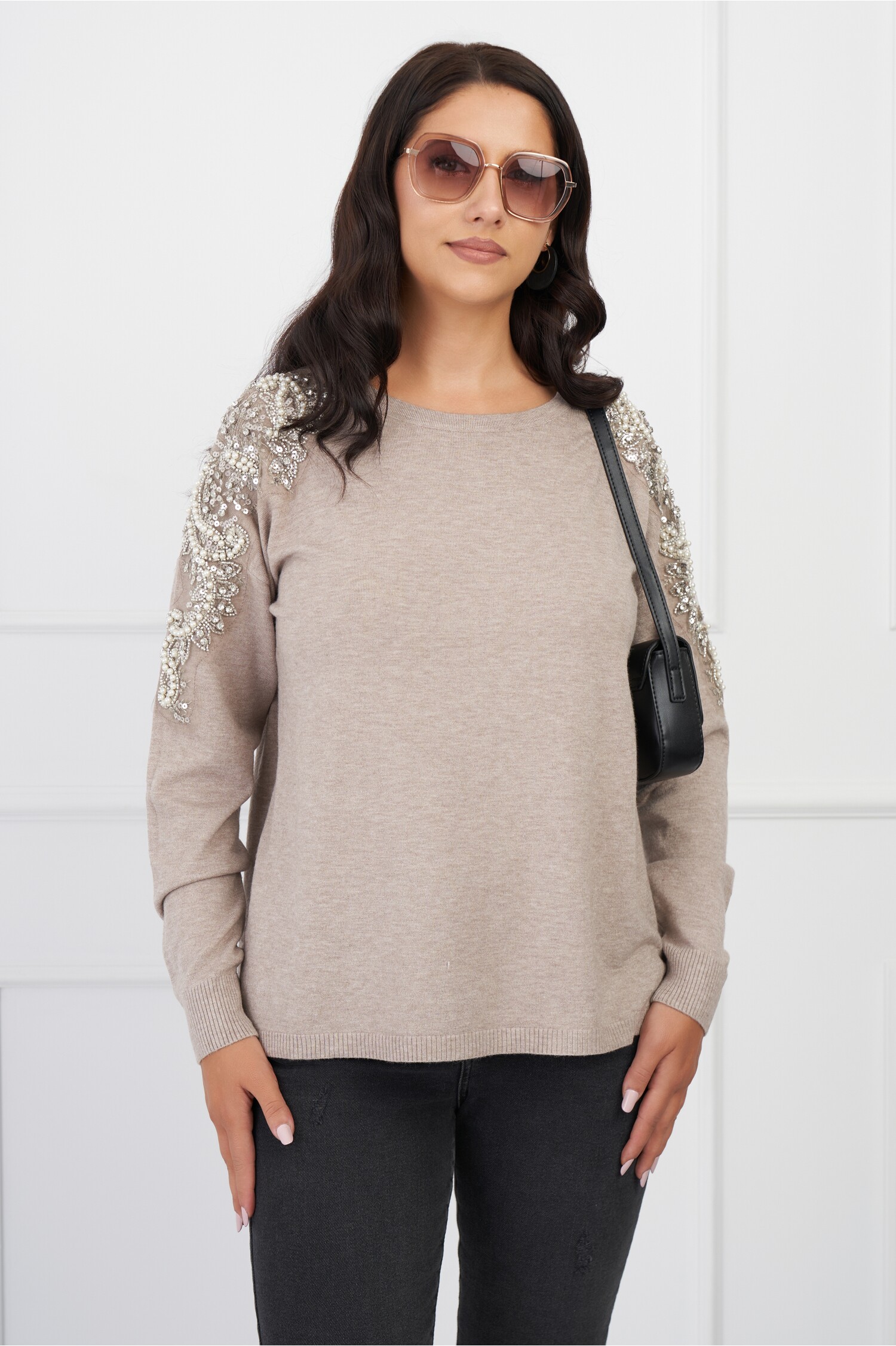 bluza-cora-bej-cu-paiete-si-margele-pe-maneci-1320980-1069922-4