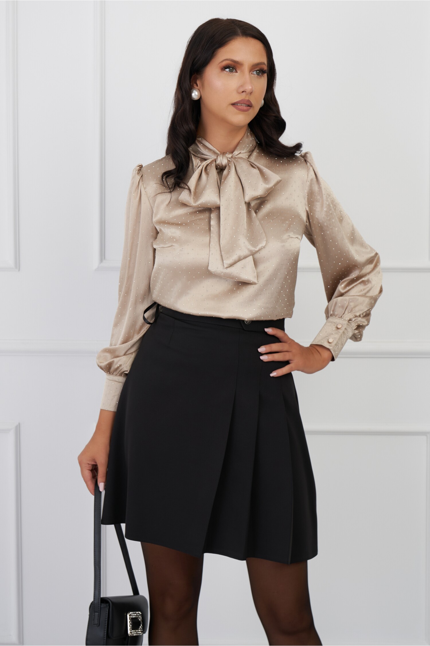 bluza-dy-fashion-bej-cu-strasuri-si-guler-tip-esarfa-1322189-1069628-4