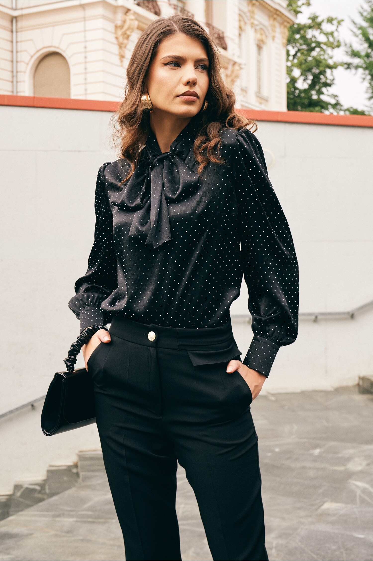 bluza-dy-fashion-neagra-cu-strasuri-si-guler-tip-esarfa-1322216-1072724-4