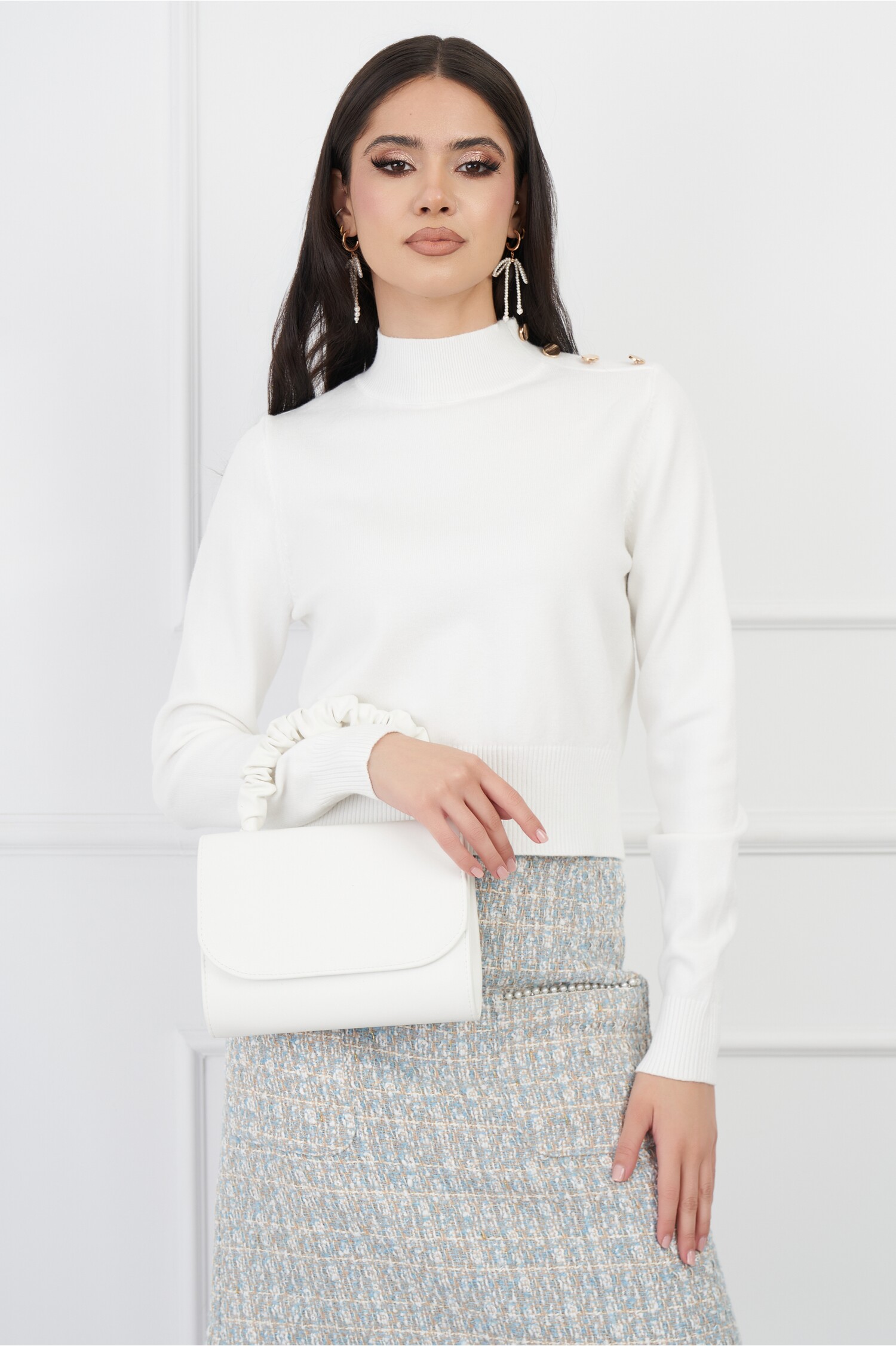 bluza-mara-alba-cu-nasturi-decorativi-1326356-1073897-4
