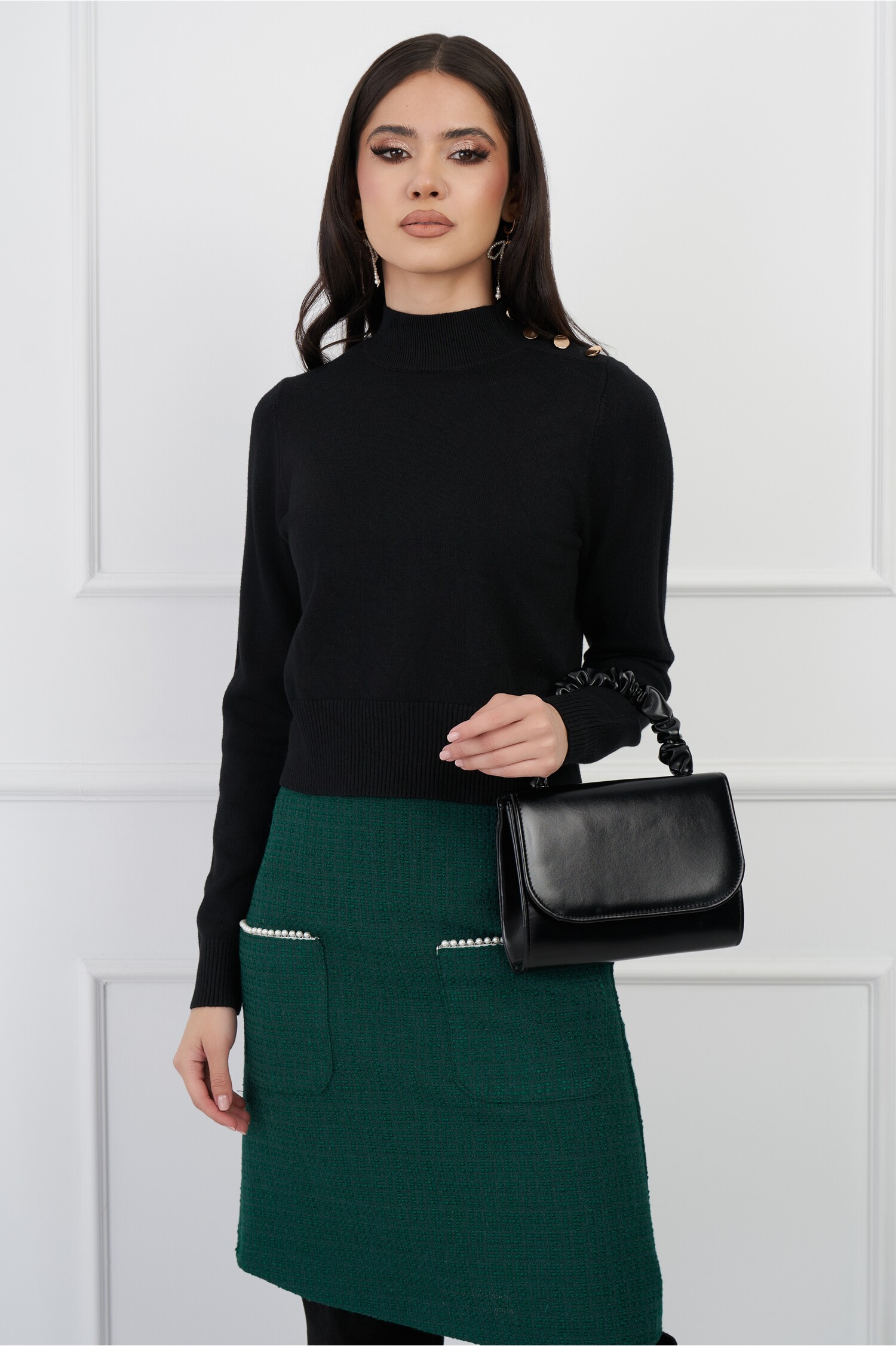 bluza-mara-neagra-cu-nasturi-decorativi-1326392-1073942-4