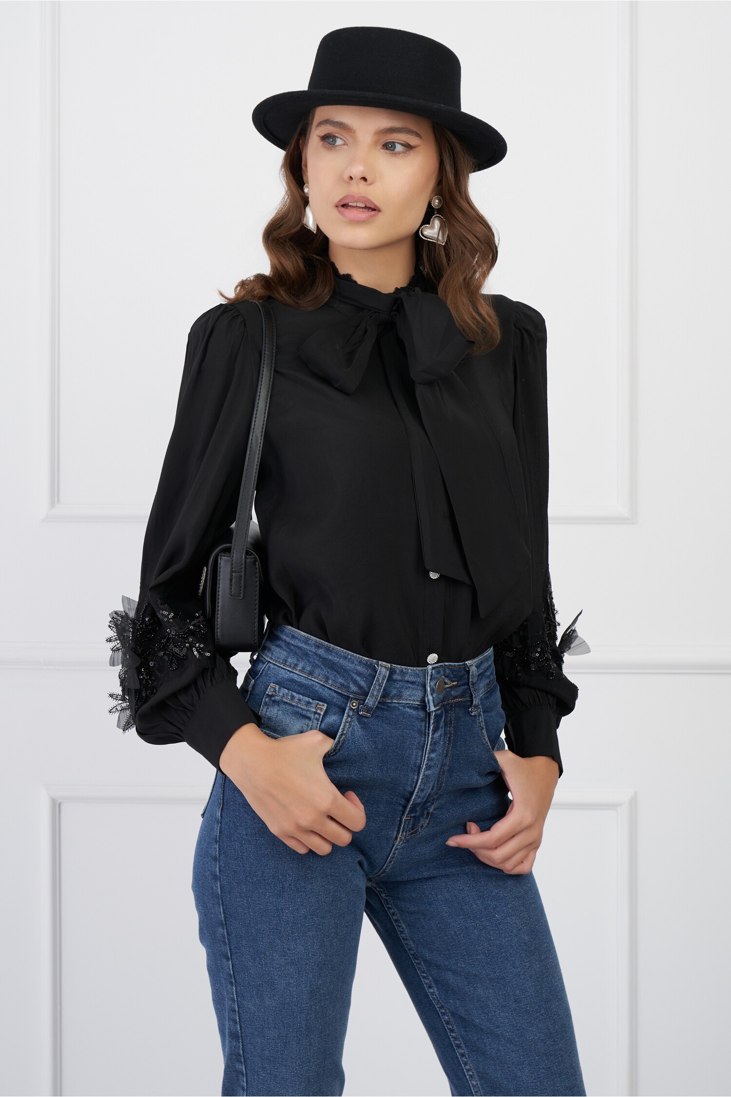 camasa-dora-neagra-cu-paiete-si-flori-pe-maneci-1323263-1071215-4