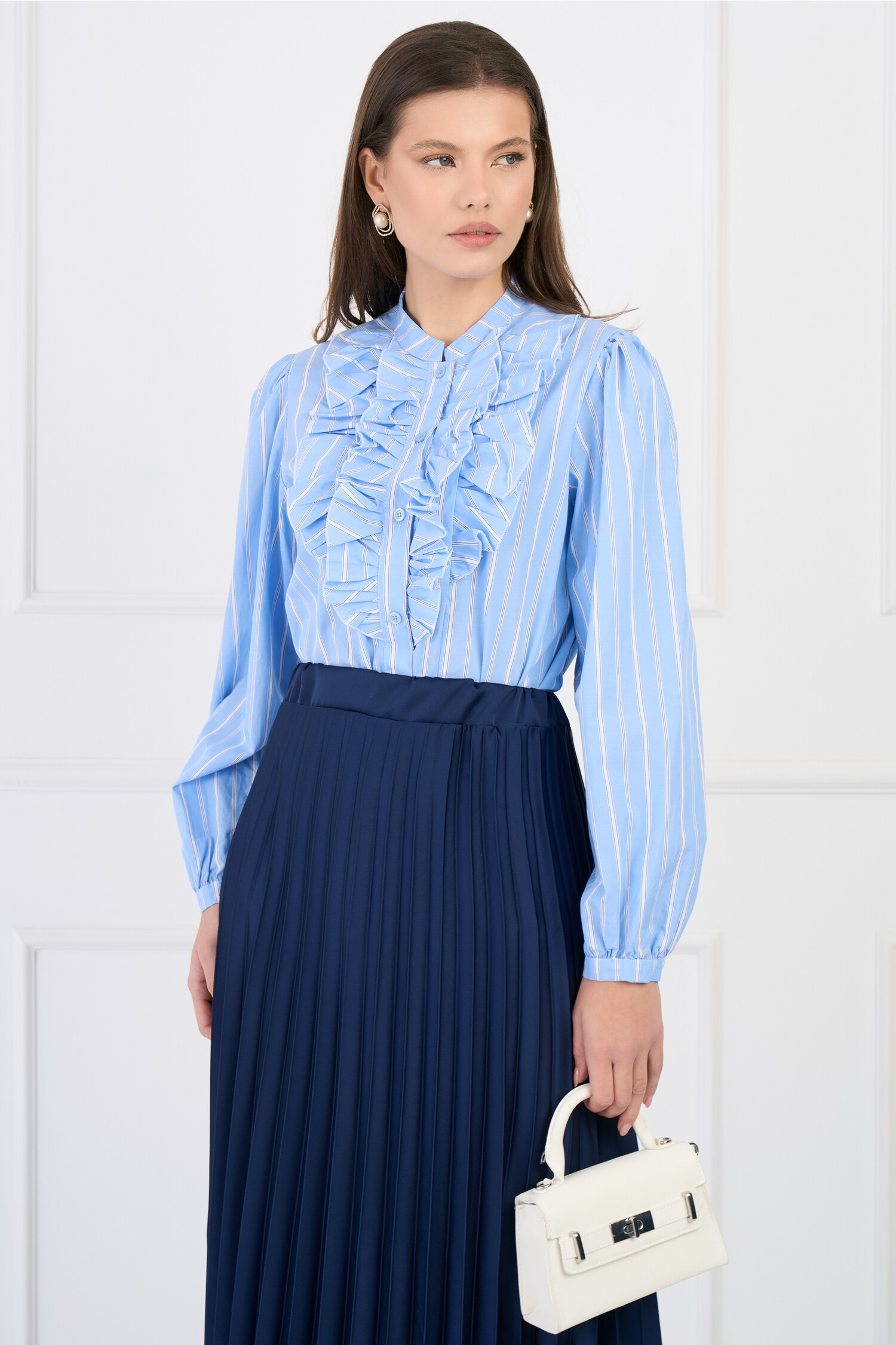 camasa-office-din-poplin-bleu-cu-dungi-si-jabou-1330298-1083518-4