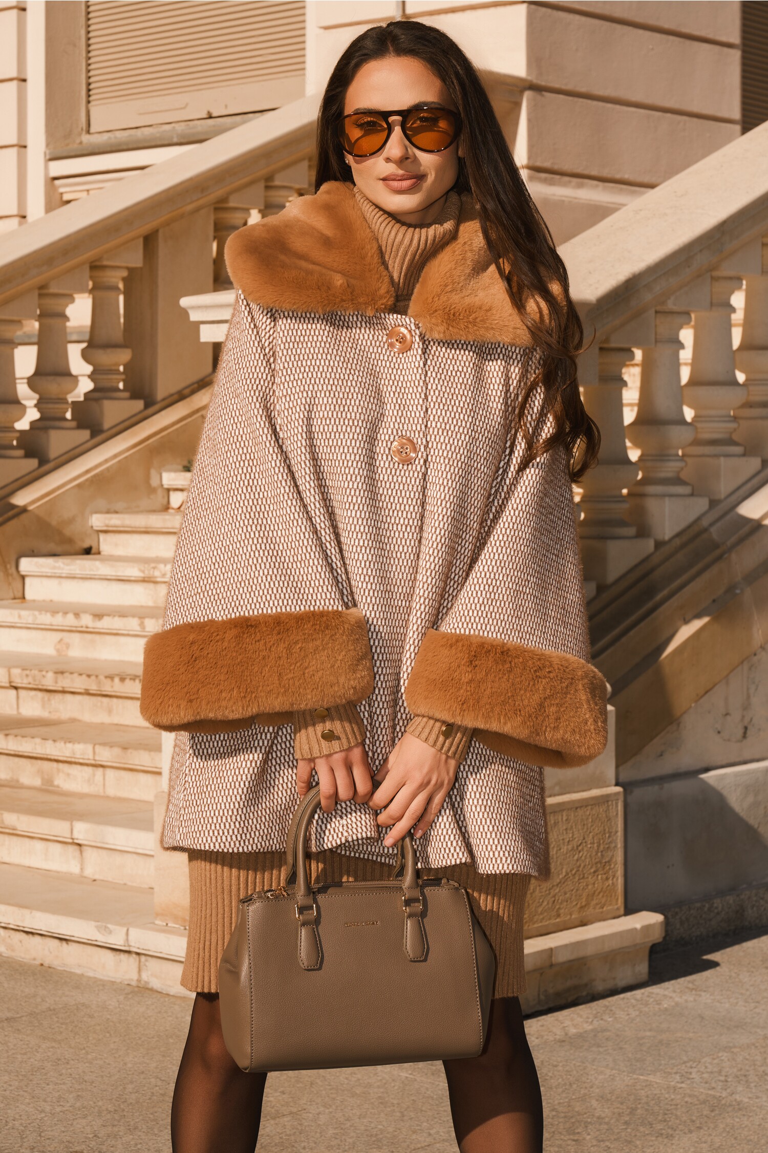 capa-din-bucle-maro-camel-cu-nasturi-si-blanita-1338500-1084895-4