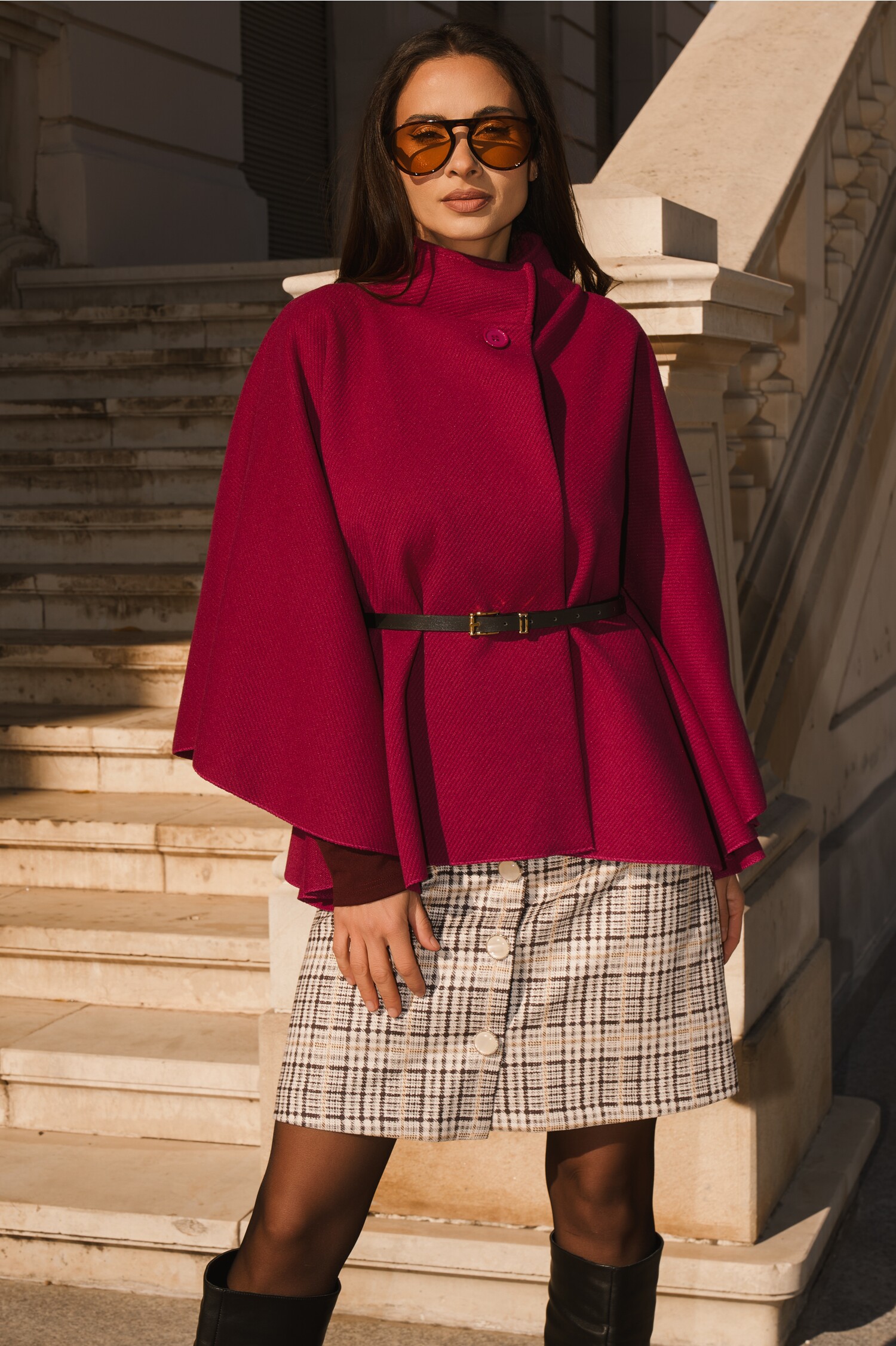 capa-din-stofa-magenta-cu-nasture-si-curea-1338584-1085354-4