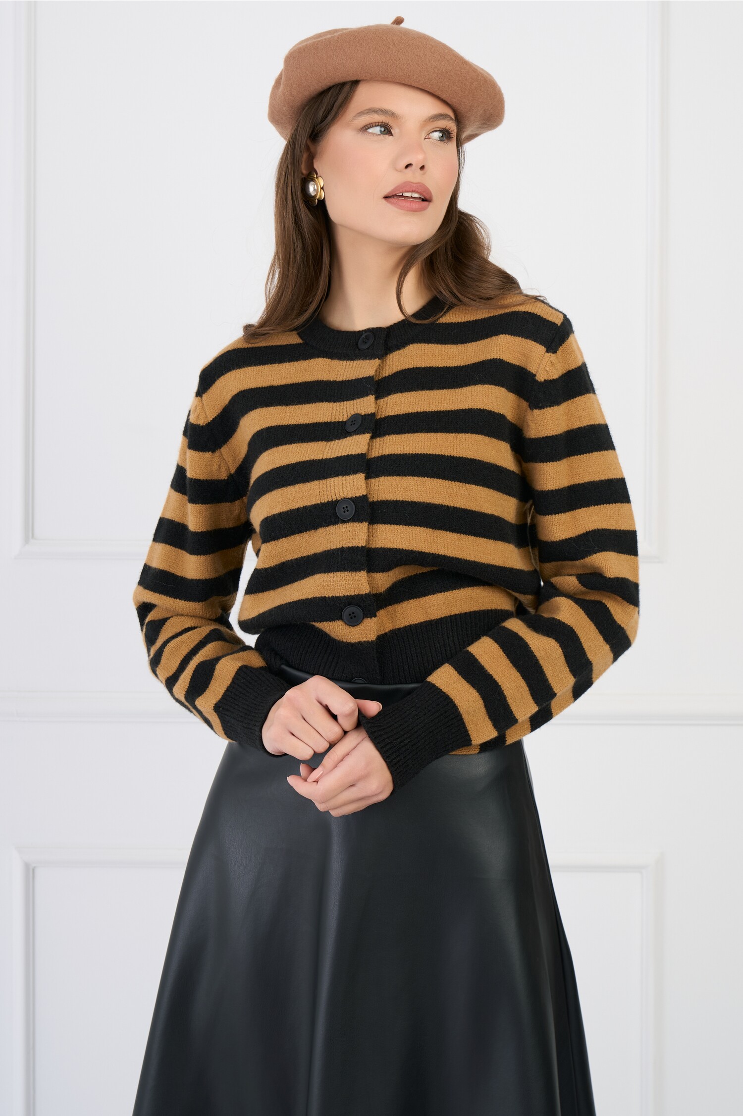 cardigan-scurt-casual-din-tricot-maro-cu-dungi-negre-si-nasturi-1336802-1082867-4