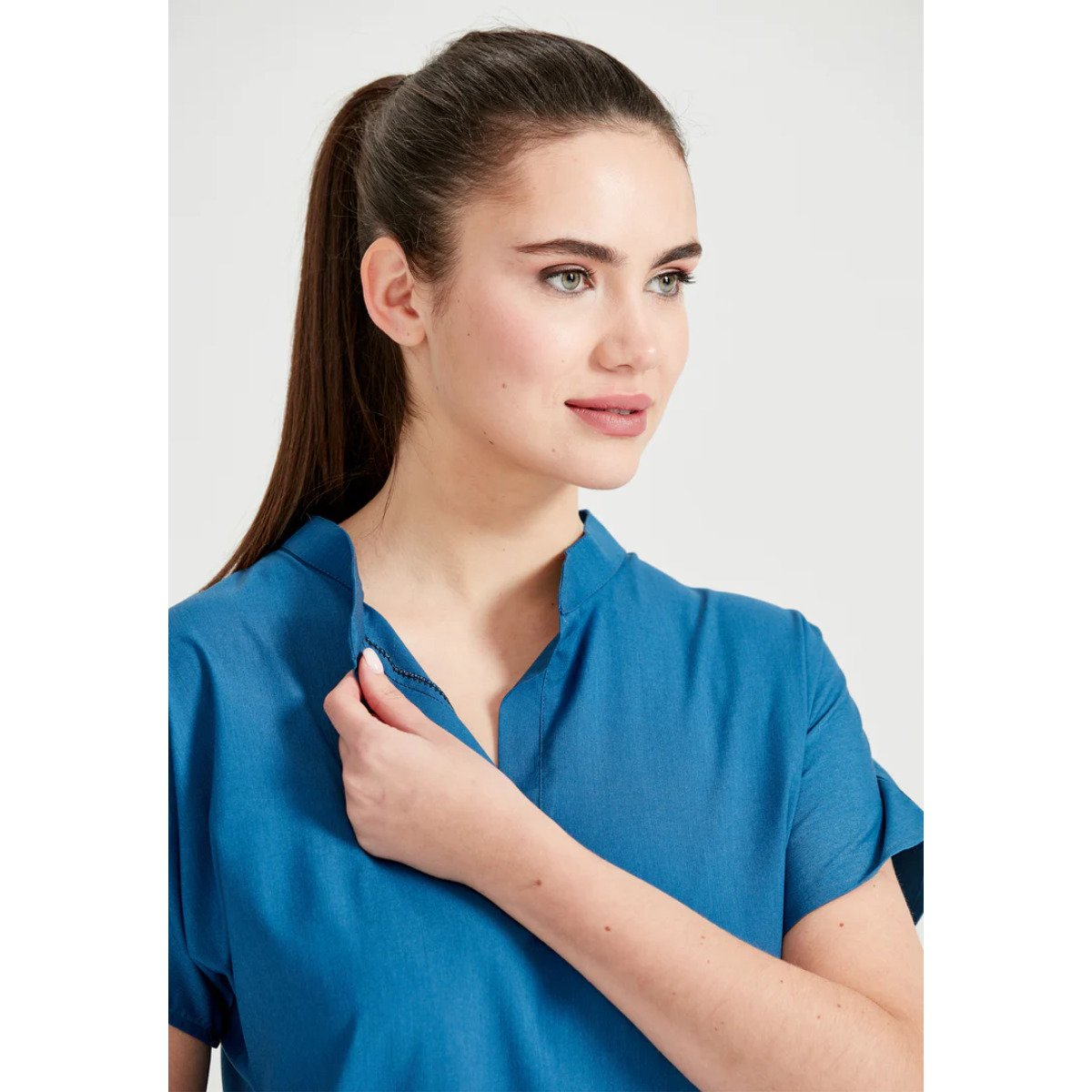 costum-medical-unisex-petrol-blue-model-activity-1
