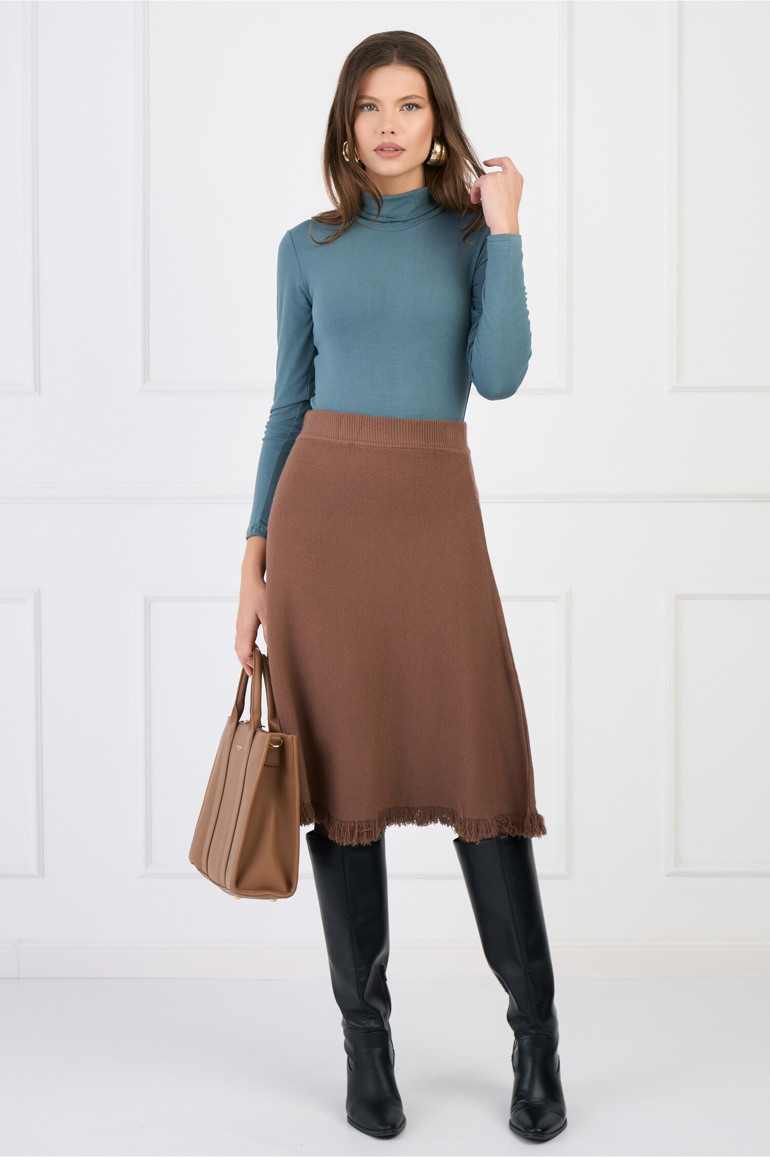 fusta-casual-midi-din-tricot-maro-cu-franjuri-la-baza-1336820-1083392-4