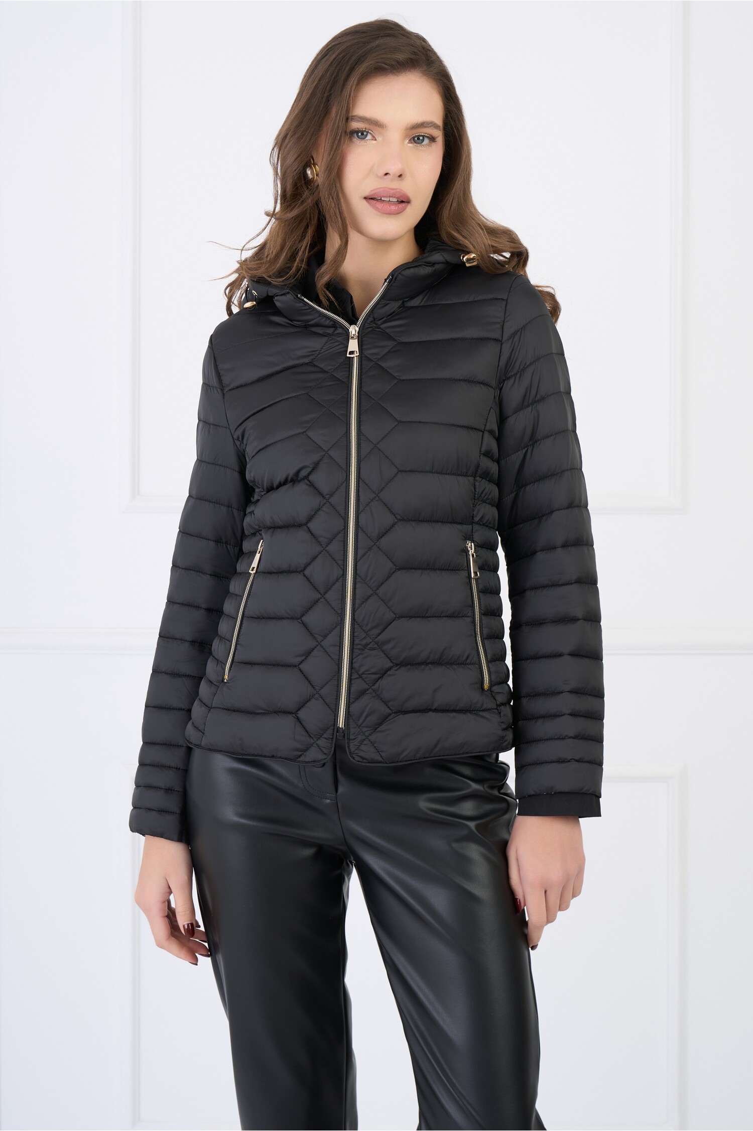 geaca-din-fas-neagra-matlasata-cu-gluga-1331702-1079924-4
