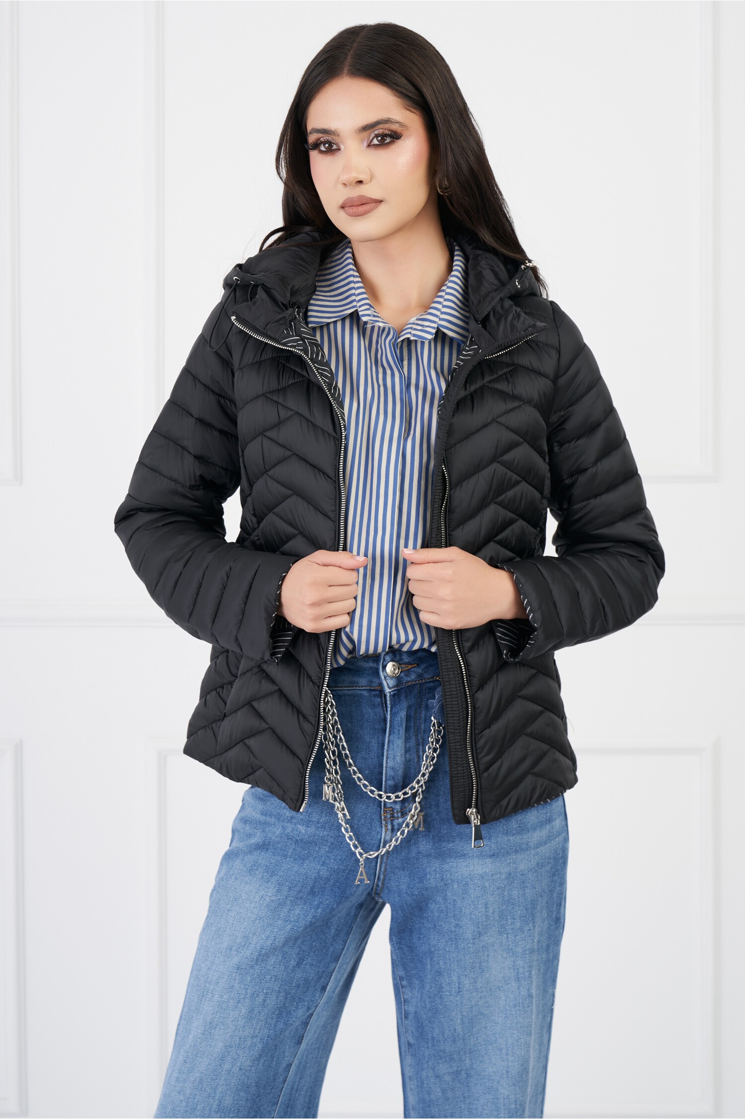 geaca-luana-neagra-matlasata-cu-gluga-si-buzunare-ascunse-1331585-1077926-4