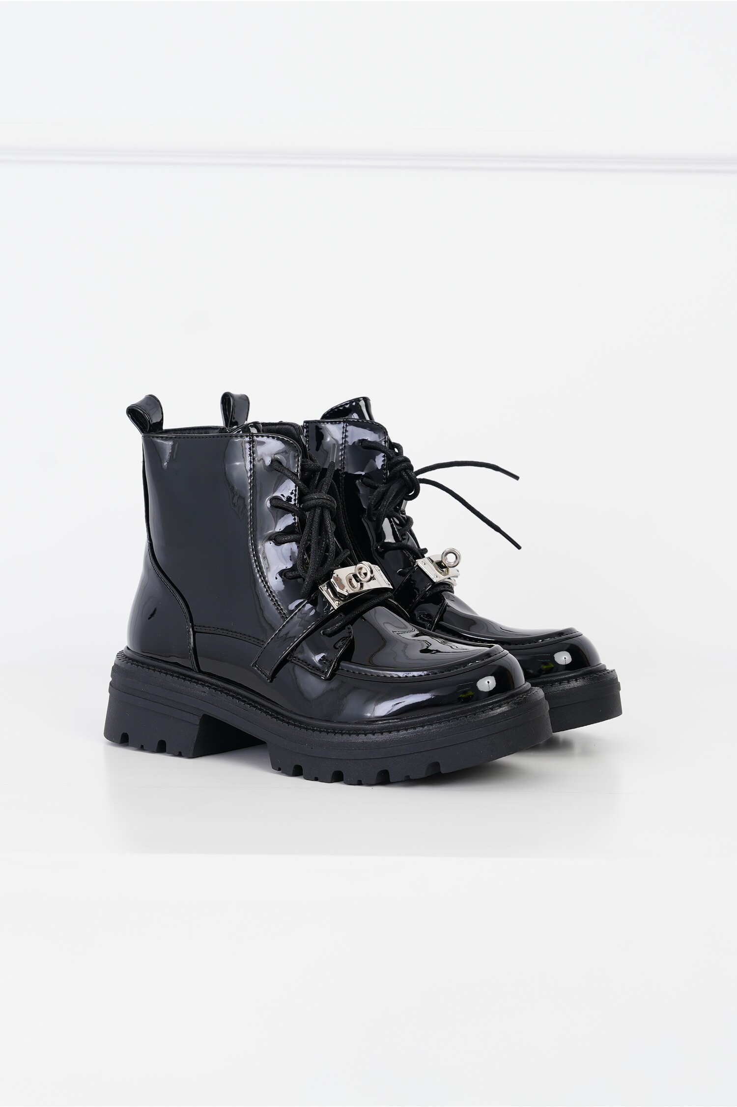 ghete-casual-din-piele-ecologica-lacuita-cu-siret-si-catarama-1335719-1081652-4