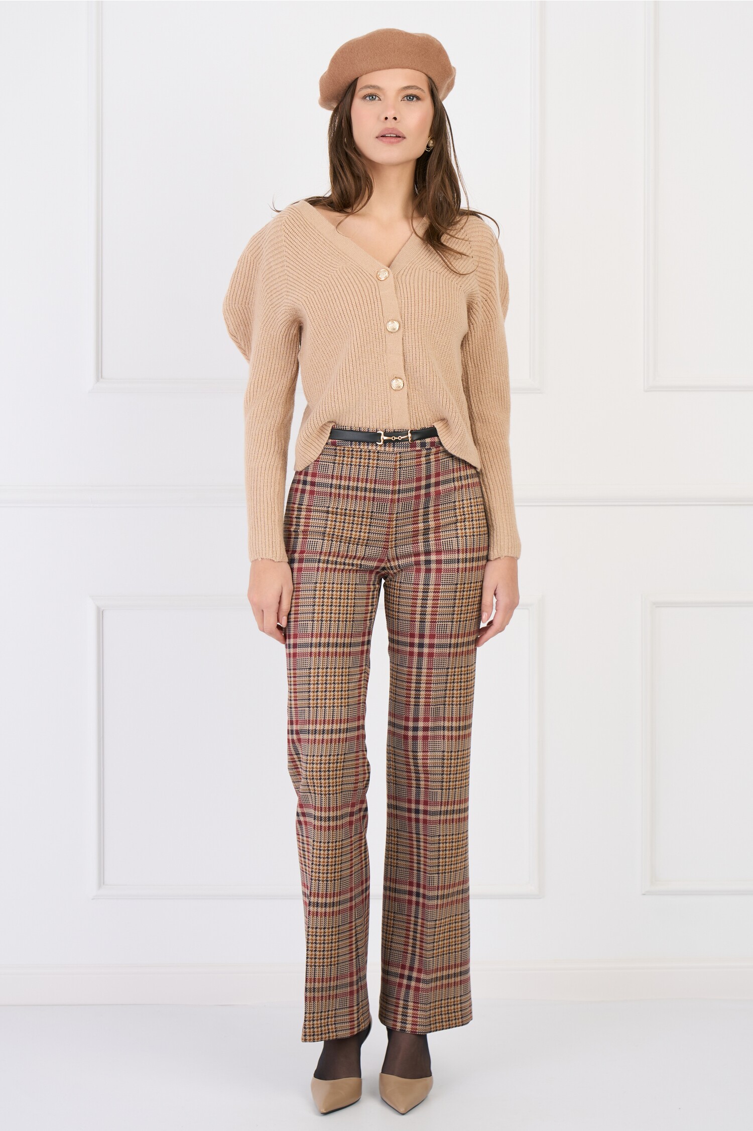 pantaloni-dy-fashion-office-evazati-din-stofa-catifelata-maro-cu-carouri-bordo-si-accesoriu-in-talie-1337414-1082450-4