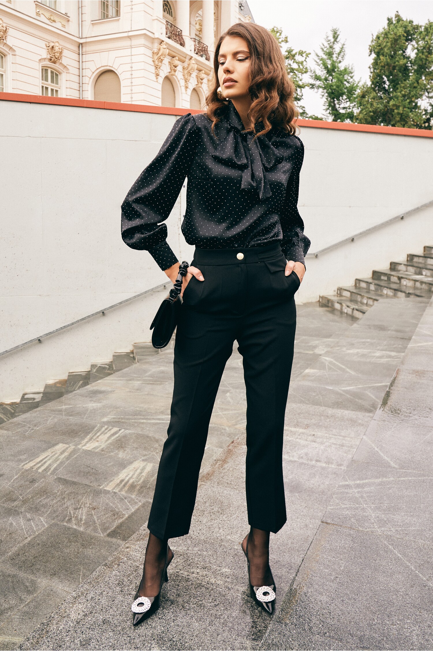 pantaloni-moze-negri-cu-pliuri-si-buzunare-1321451-1072727-4