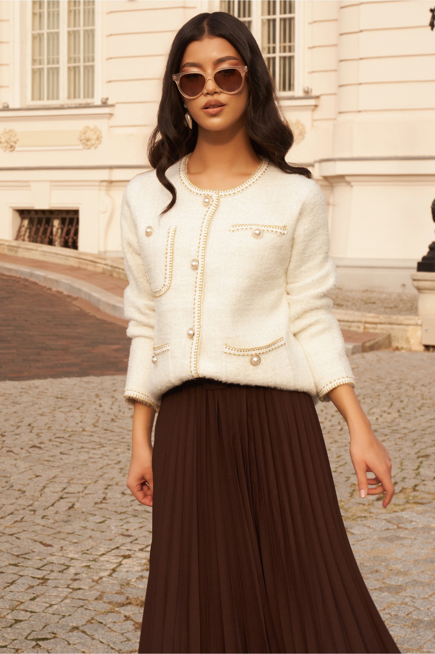pulover-alb-cu-nasturi-perlati-si-insertii-din-fir-lurex-1332110-1078934-4