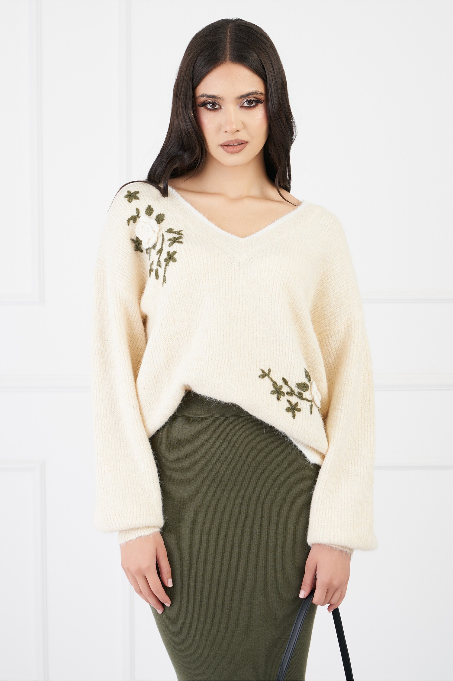 pulover-marcy-ivory-cu-broderie-verde-si-flori-3d-1330775-1077683-4