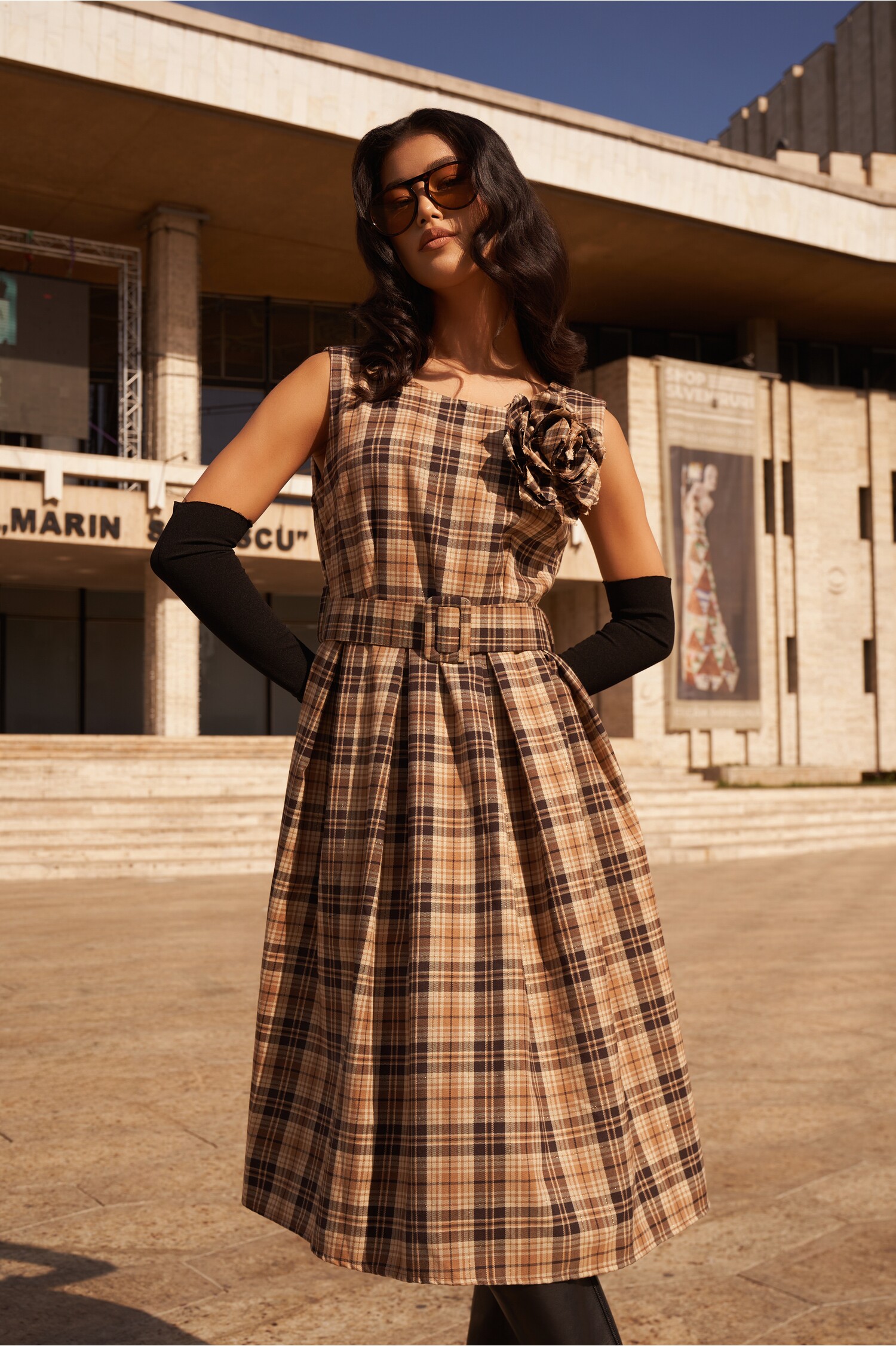 rochie-cristina-bej-cu-carouri-maro-si-curea-in-talie-1330592-1078487-4