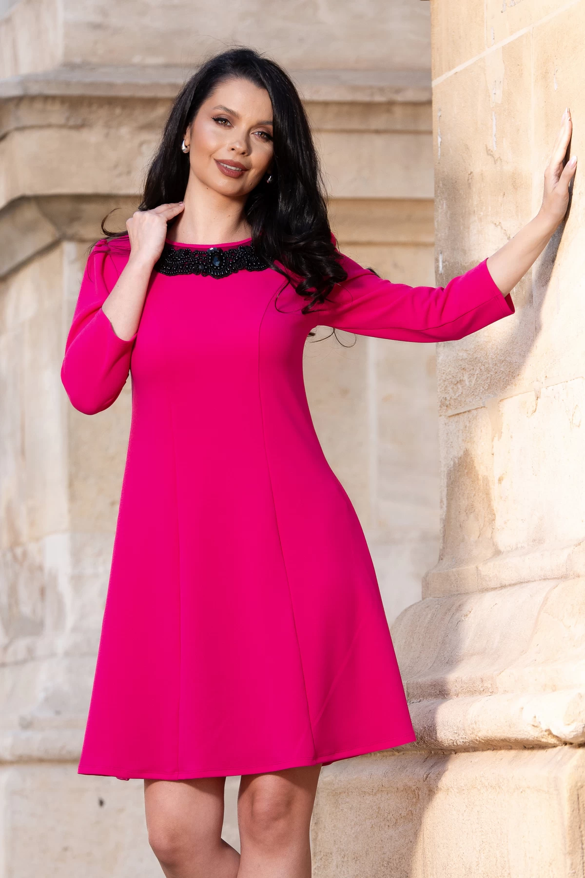rochie-de-ocazie-fucsia-evazata-cu-colier-din-margele-negre_86175