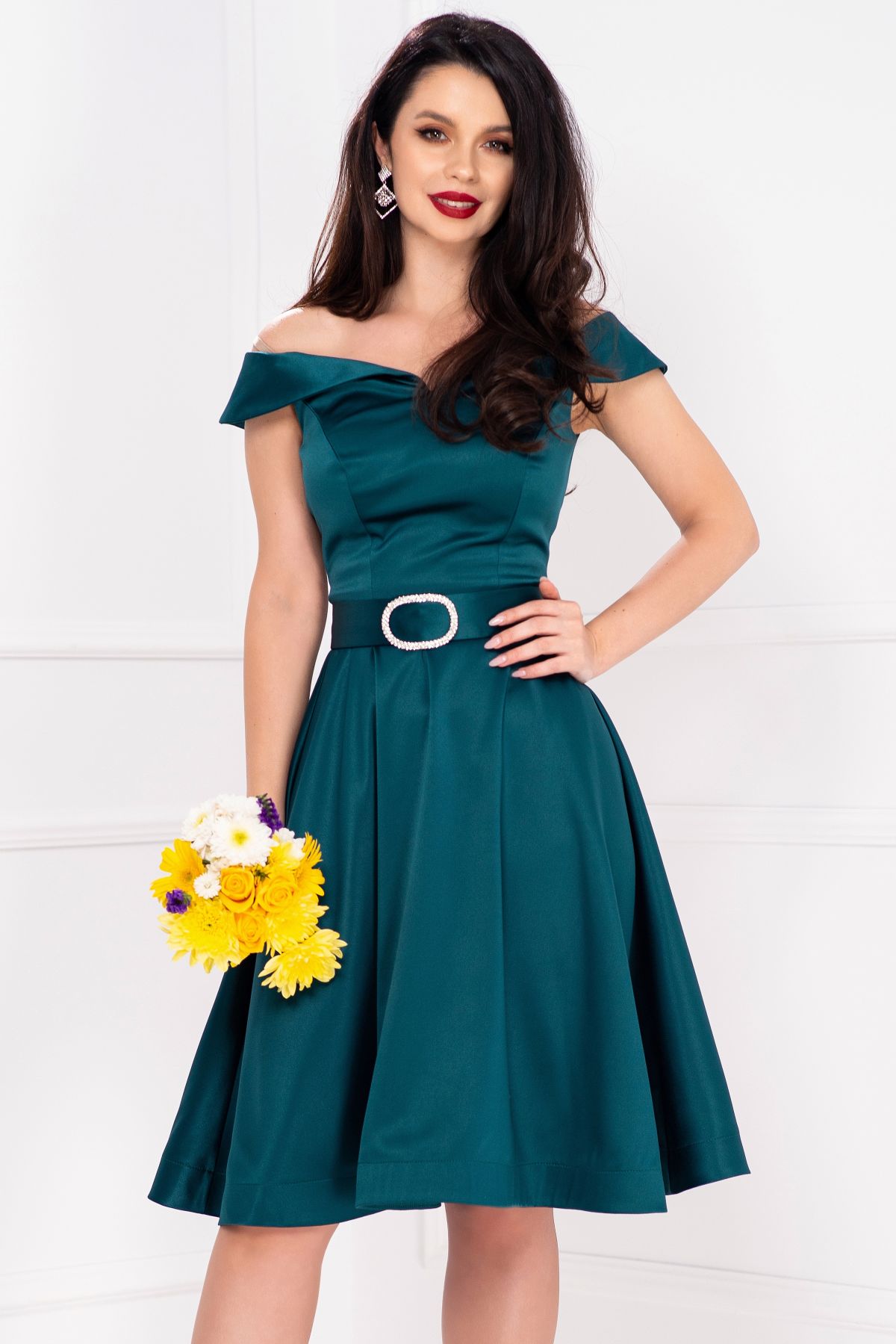 rochie-de-ocazie-in-clos-roberta-verde-cu-umeri-cazuti_75948