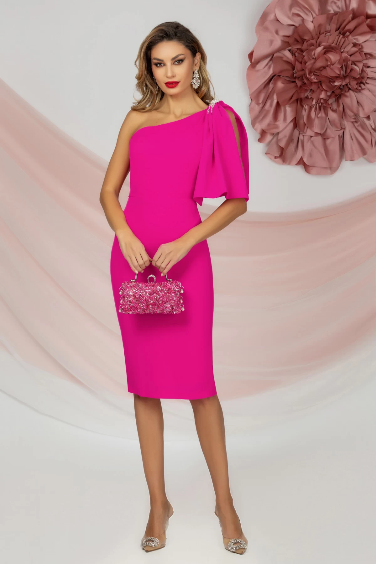 rochie-de-ocazie-midi-fuchsia-cu-umar-gol-si-funda-accesorizata-cu-strassuri_84272