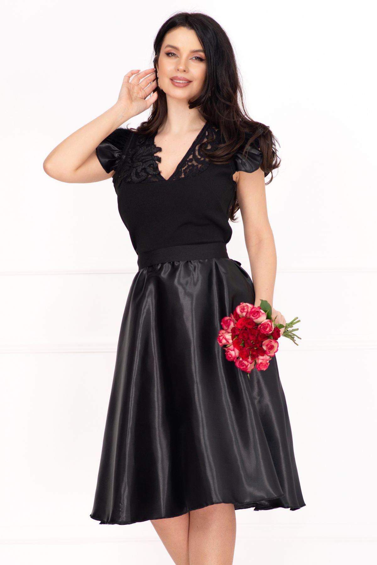 rochie-de-ocazie-venezia-neagra-in-clos-cu-fulgi-si-broderie_74577