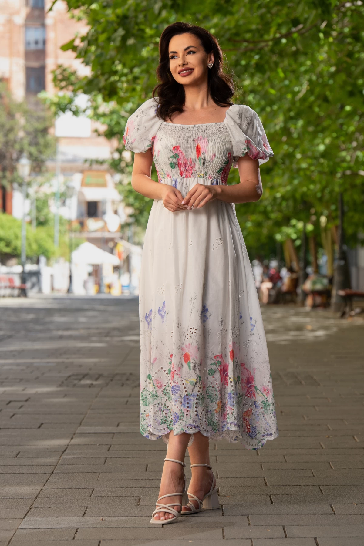rochie-de-vara-alba-din-bumbac-perforat-cu-imprimeu-tip-pictura-florala_84886