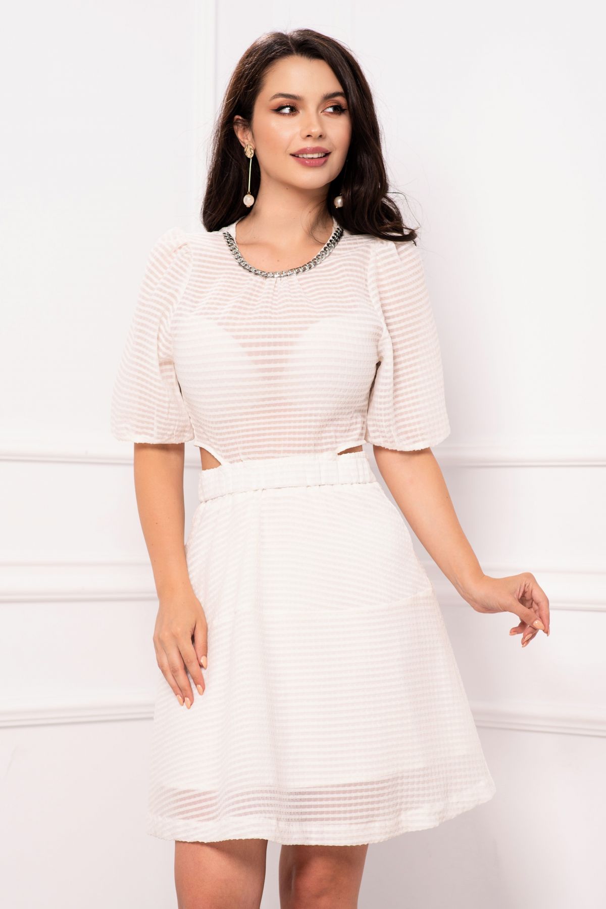 rochie-de-zi-eleganta-alba-cu-decupaj-la-spate_67949