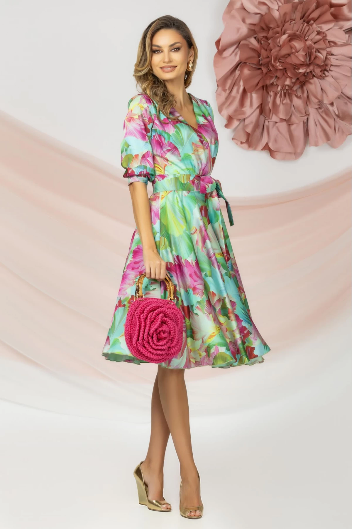 rochie-de-zi-eleganta-in-clos-cu-imprimeu-floral-multicolor_85111