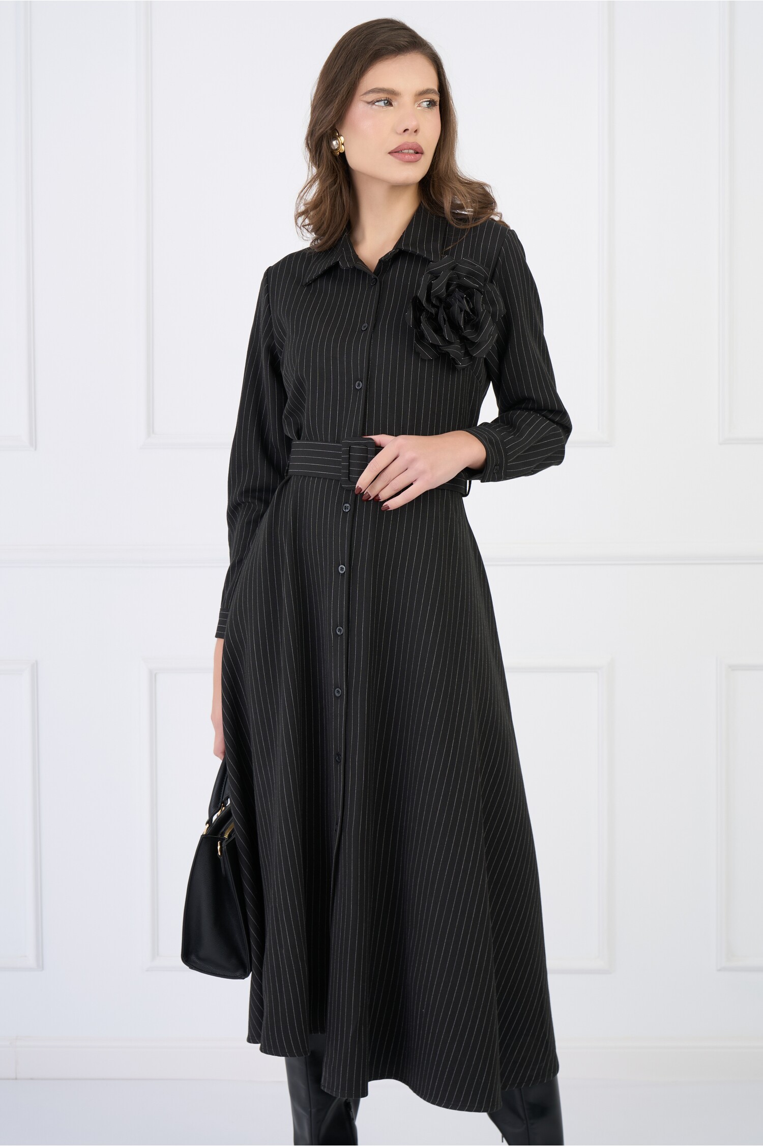 rochie-din-stofa-neagra-tip-camasa-cu-floare-si-curea-in-talie-1330604-1080212-4