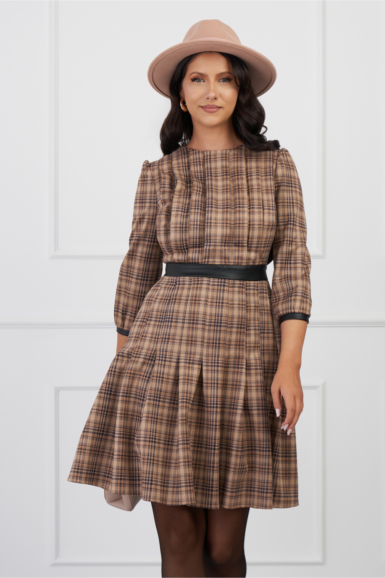 rochie-dy-fashion-maro-cu-carouri-bleumarin-si-banda-din-piele-ecologica-in-talie-1322465-1069382-4