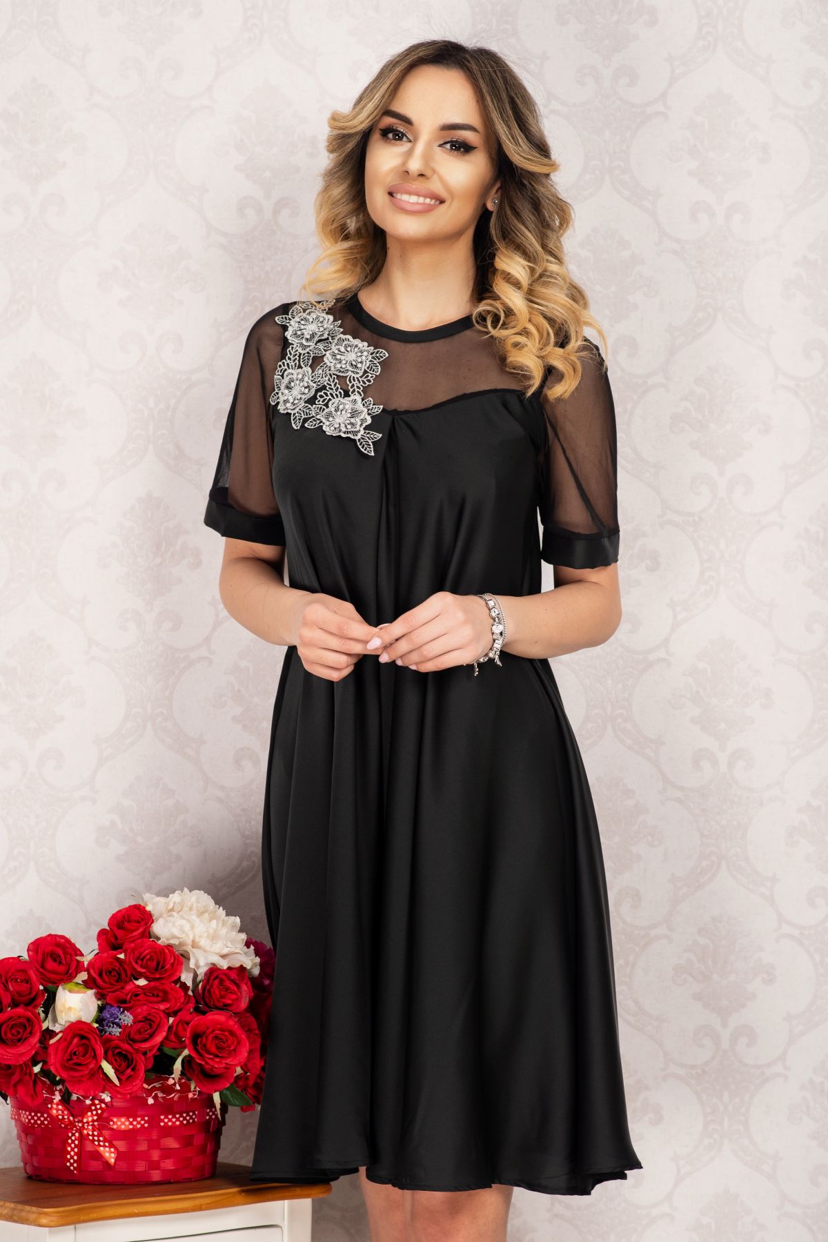 rochie-eleganta-lejera-malina-neagra-cu-floare-brodata-aplicata-58257