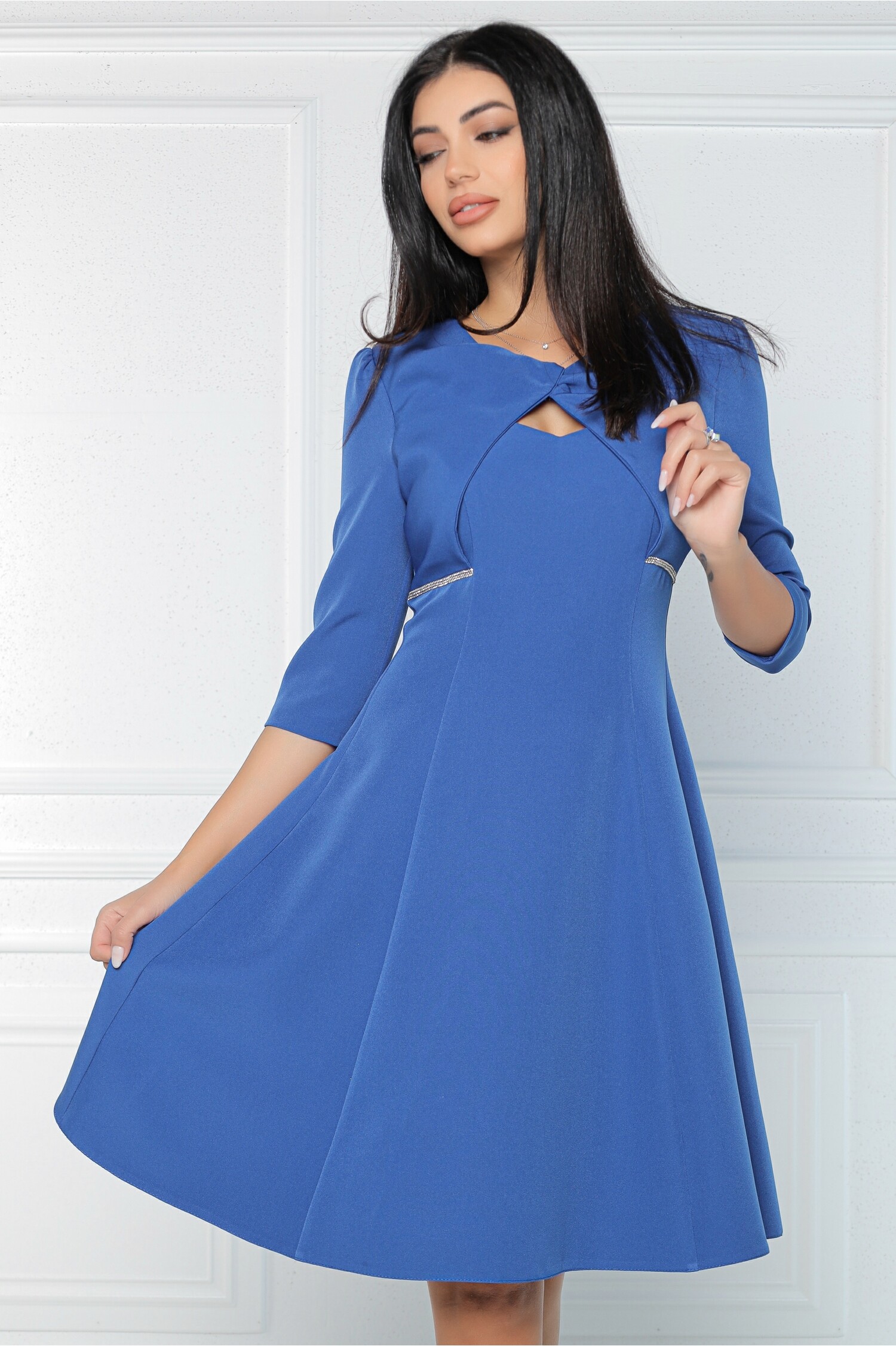 rochie-eleganta-mbg-din-stofa-albastra-cu-strasuri-in-talie-si-decupaj-la-decolteu-1339154-1084685-4