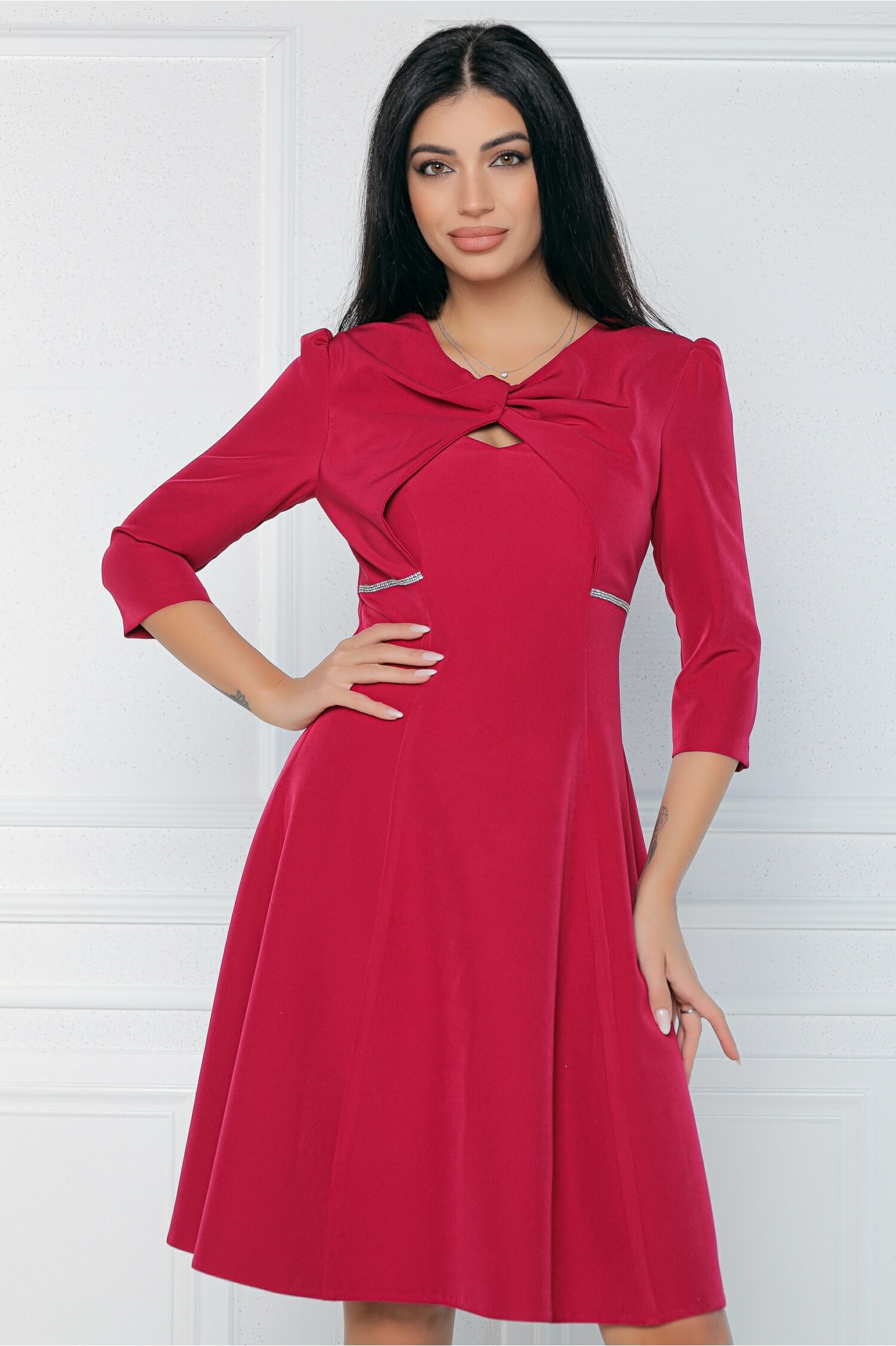 rochie-eleganta-mbg-din-stofa-magenta-cu-strasuri-in-talie-si-decupaj-la-decolteu-1338980-1084661-4