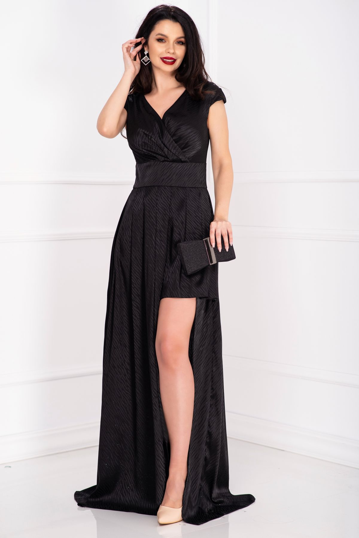 rochie-eleganta-neagra-dungata-cu-decupaj-pe-picior_75871