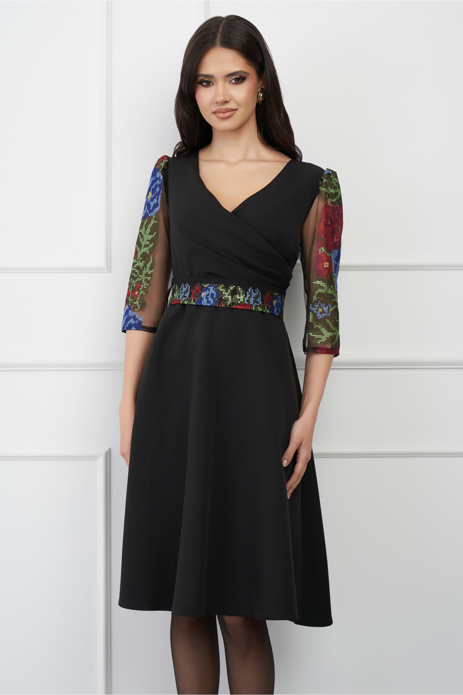 rochie-ella-collection-adria-neagra-cu-broderie-traditionala-pe-maneci-si-decolteu-petrecut-1325348-1073624-4