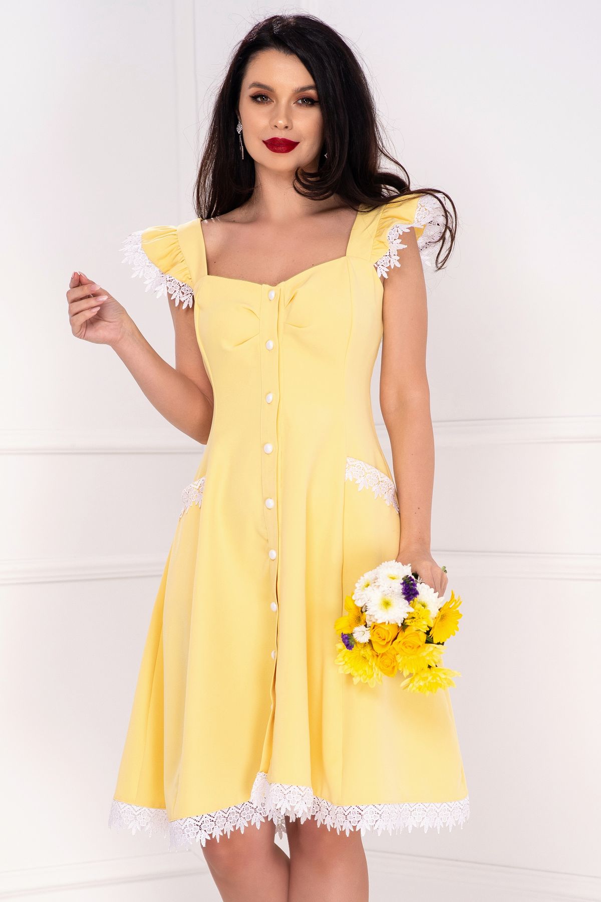 rochie-inpuff-galbena-cu-volanase-la-umeri-si-broderie-aplicata_75874