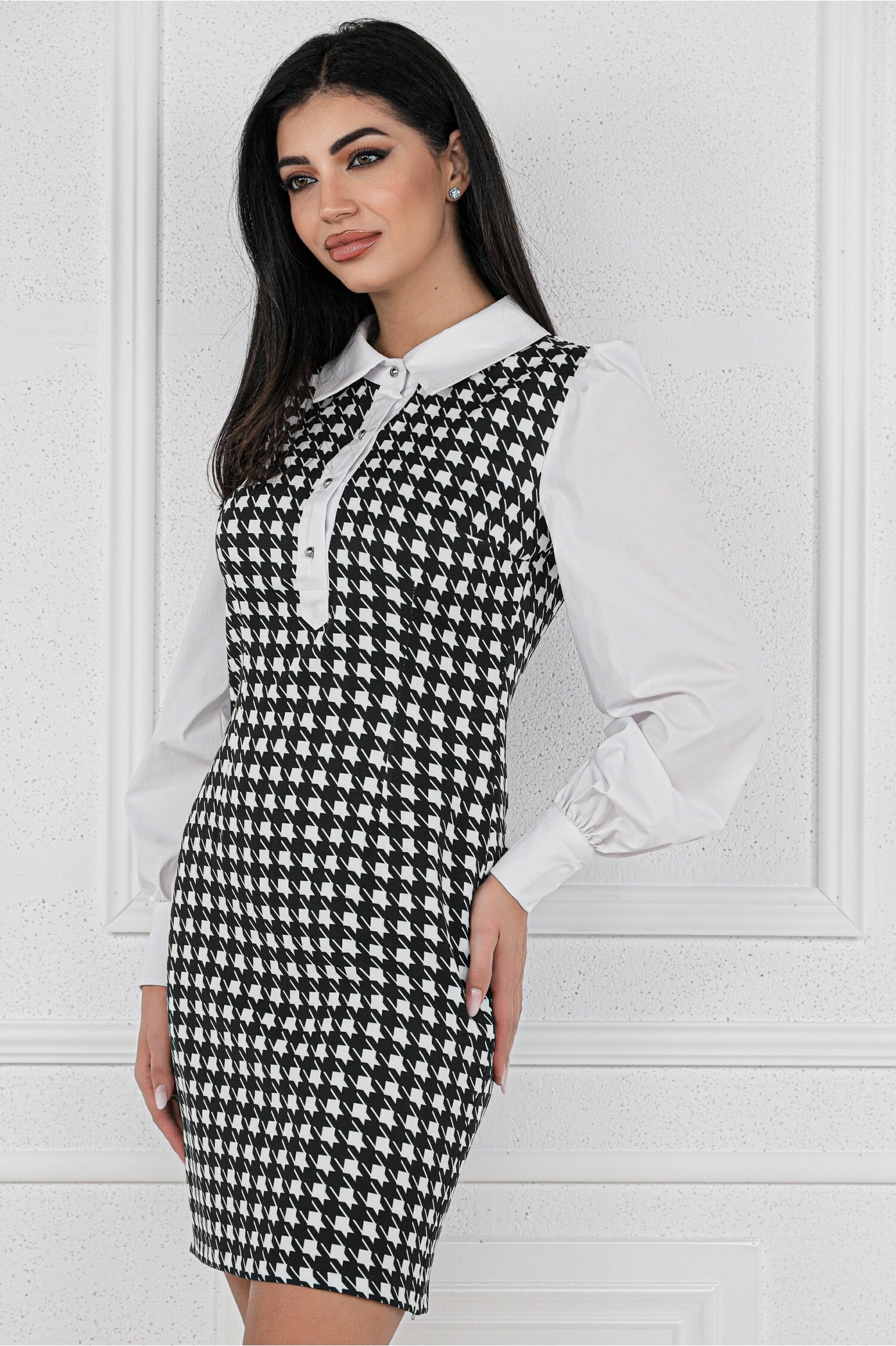 rochie-mbg-alba-cu-imprimeu-pepit-negru-si-nasturi-la-bust-1330148-1074899-4