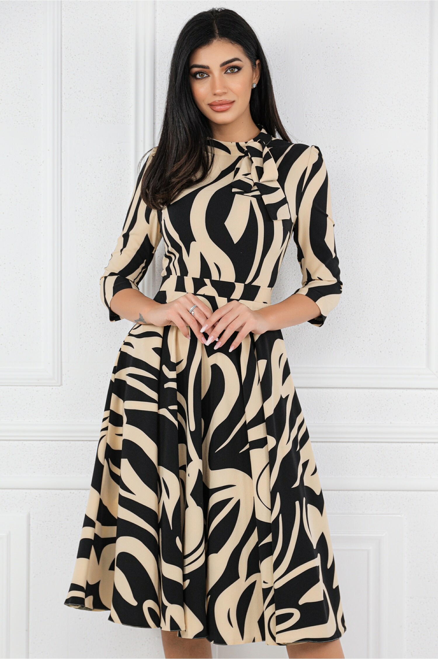 rochie-mbg-bej-cu-imprimeuri-negre-si-buzunare-functionale-1328186-1074662-4