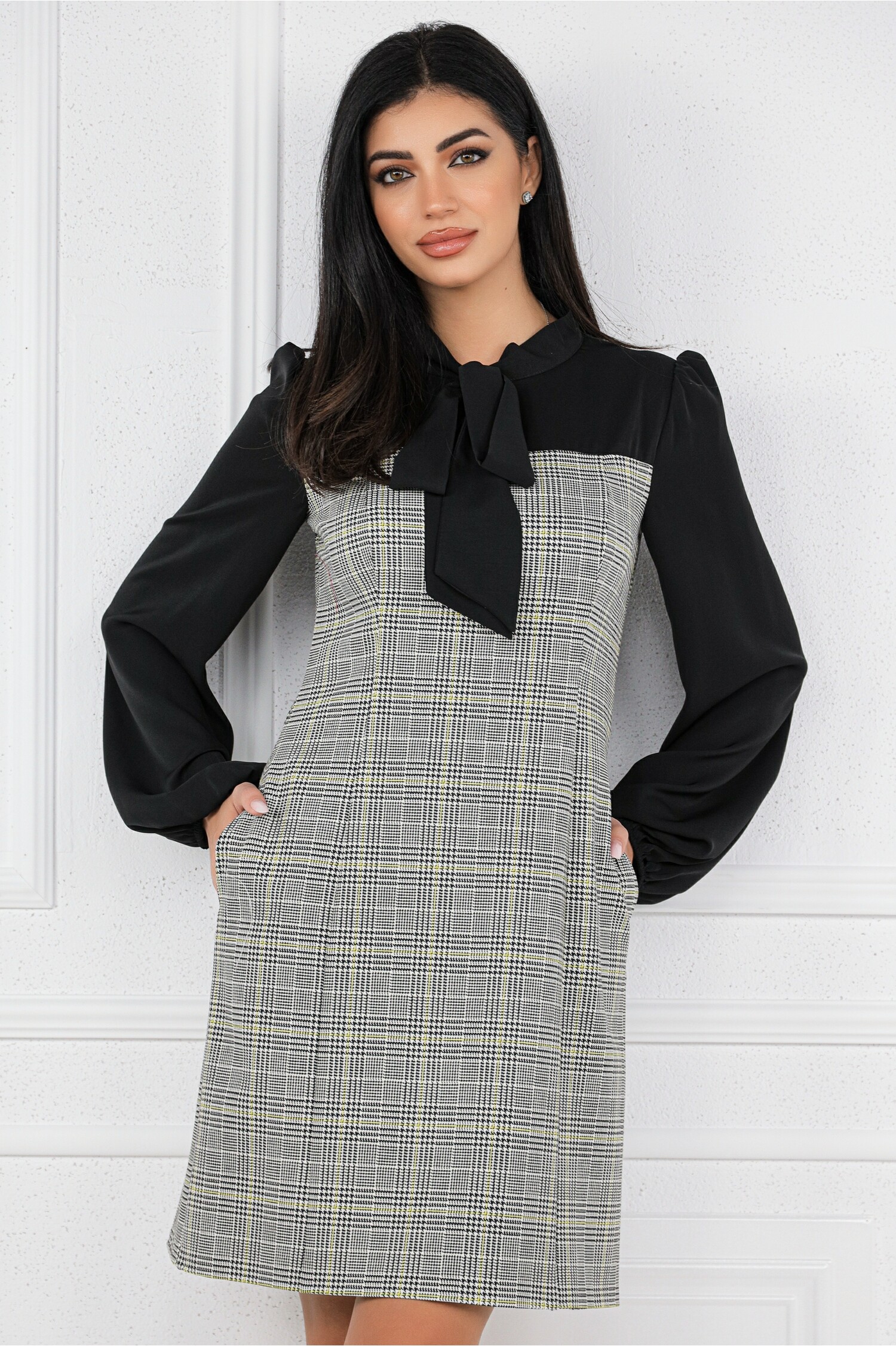 rochie-mbg-cu-carouri-si-bust-negru-din-voal-1329932-1074809-4