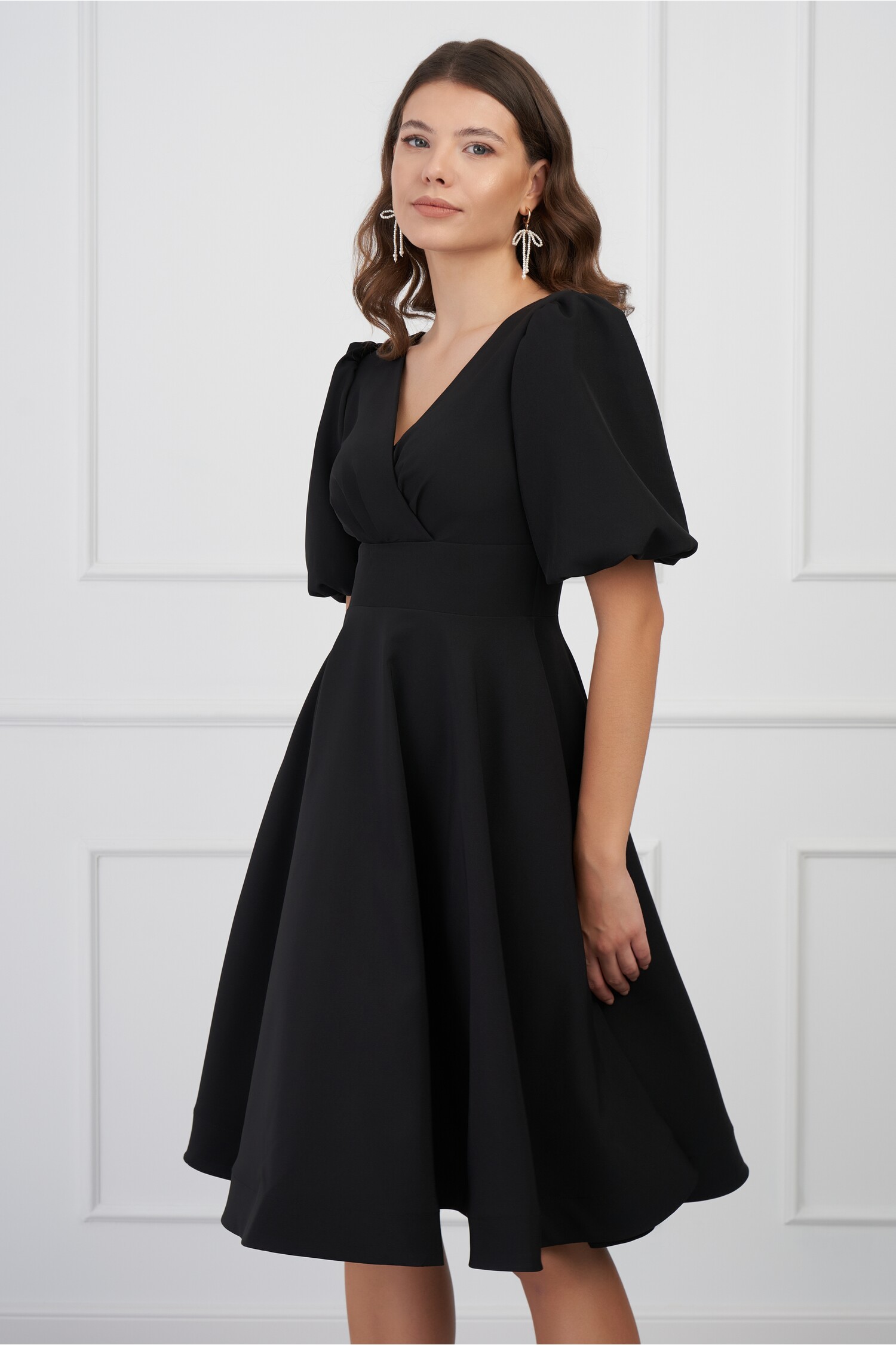 rochie-mbg-neagra-cu-maneci-bufante-1320350-1068305-4